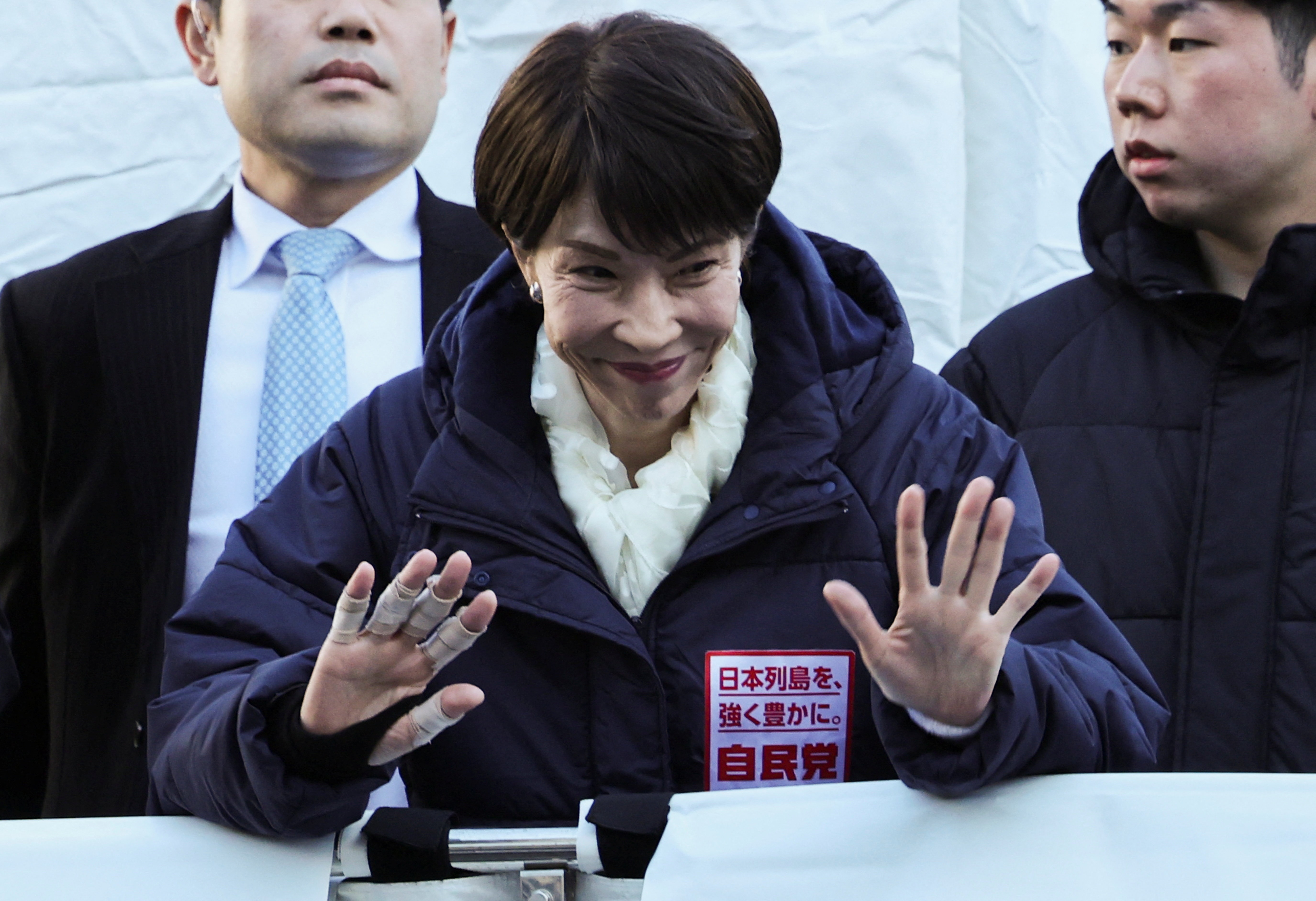 Canh bac dinh hinh lai Nhat Ban cua ba dam thep Takaichi hinh anh