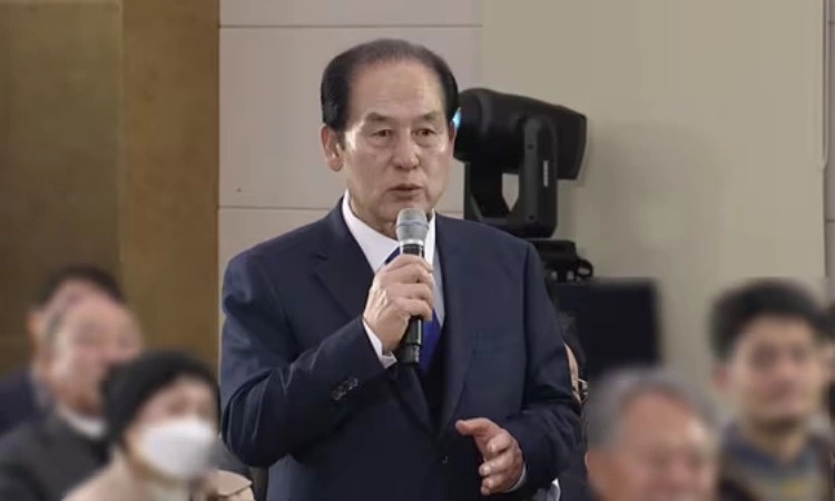 Khai tru lanh dao huyen Han Quoc vi phat ngon nhap khau trinh nu Viet hinh anh