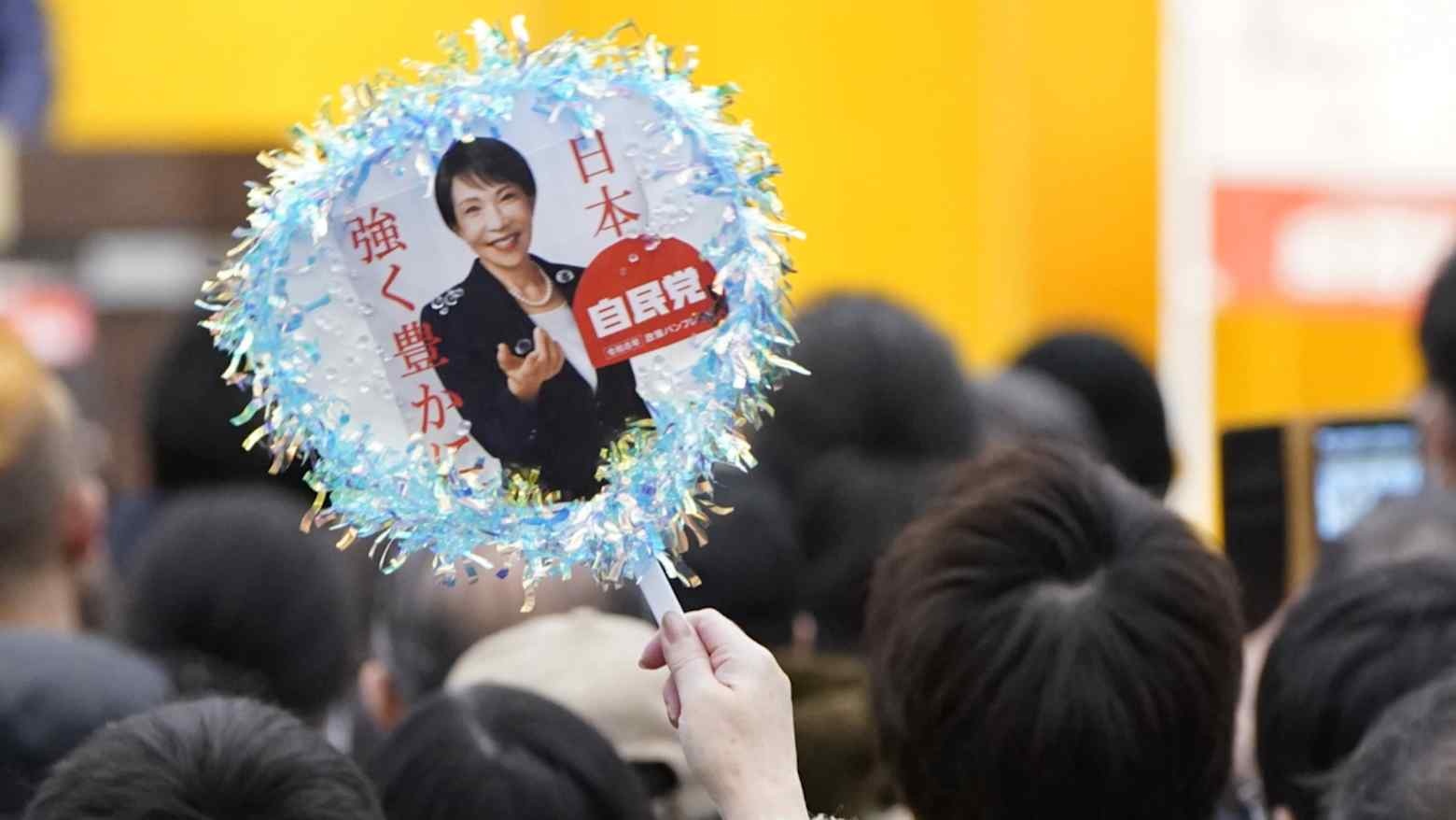 Nhat Ban re sang quy dao moi tu suc manh ‘chinh tri than tuong’ hinh anh