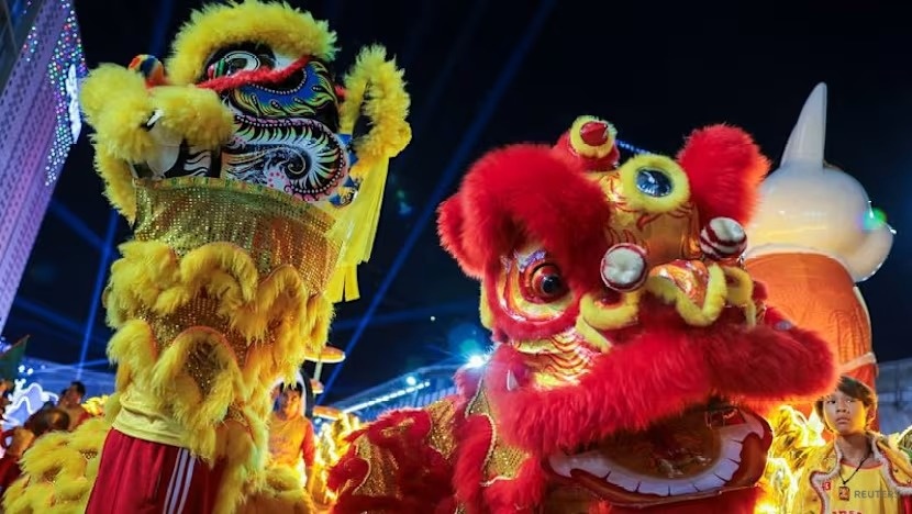 Canh sat Thai Lan cai trang mua lan bat nghi pham trom co vat hinh anh