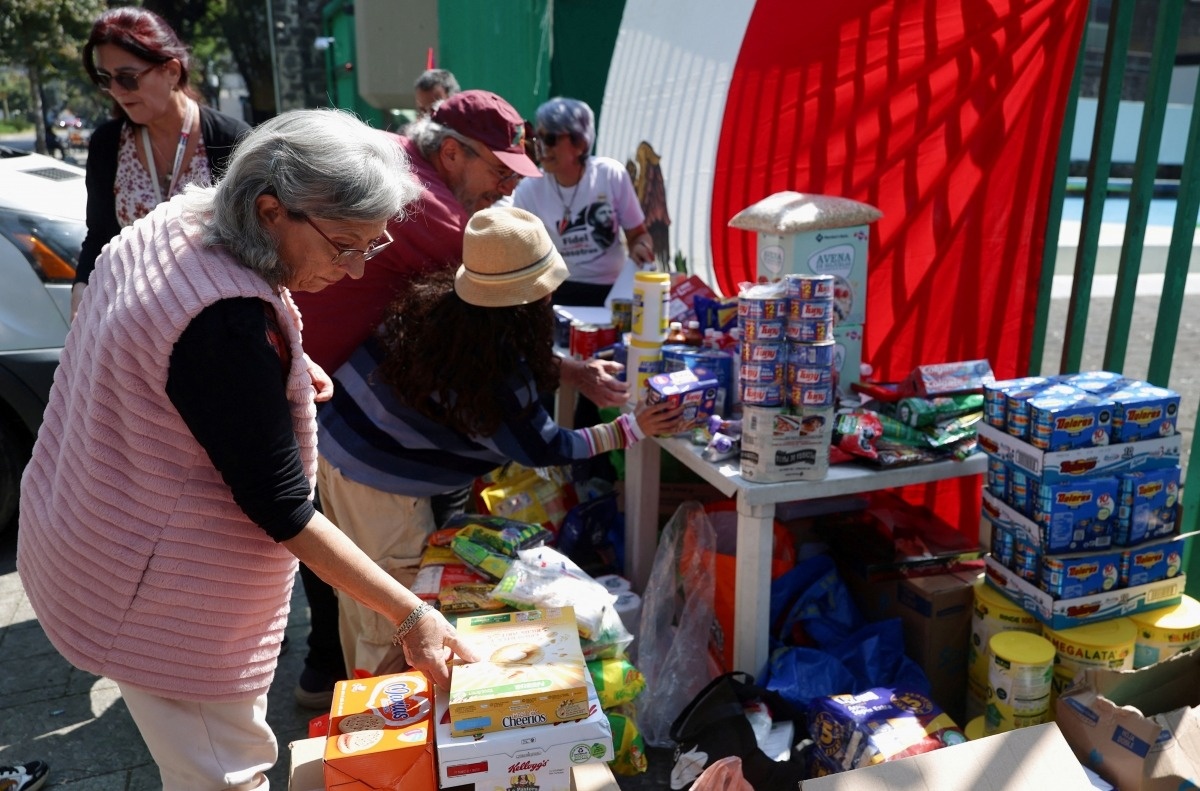 Nguoi Mexico quyen gop hang vien tro gui Cuba hinh anh