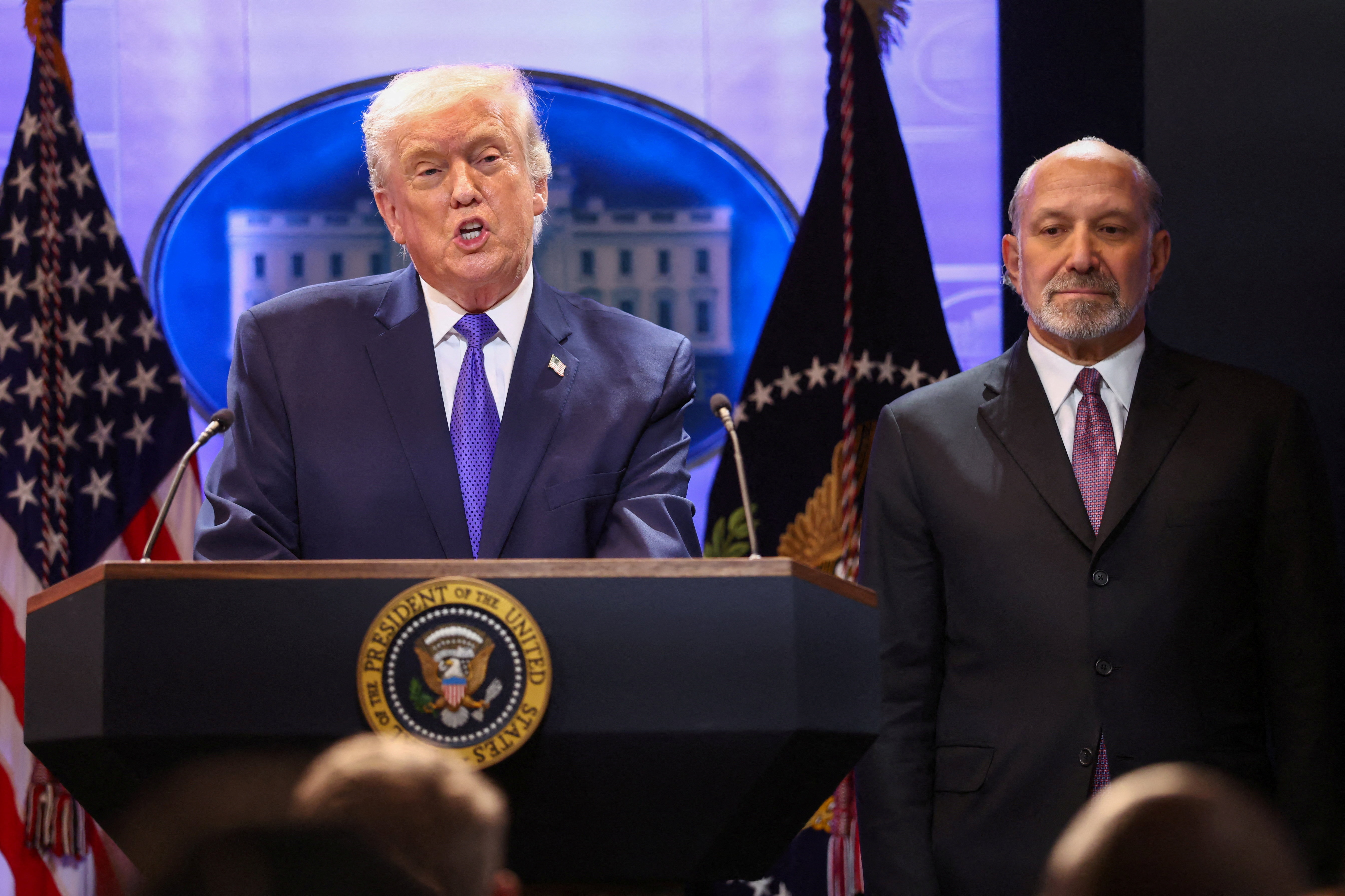 Ong Trump phat tin hieu khong hoan 175 ty USD thue hinh anh