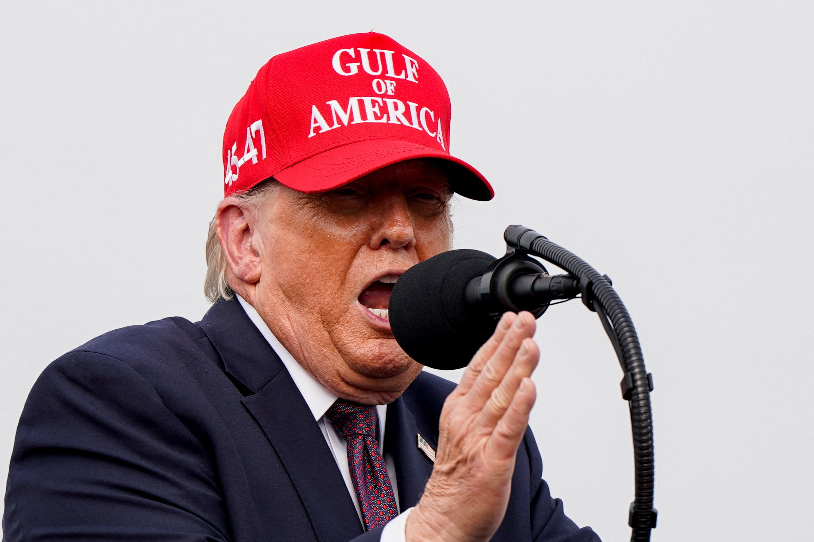 Ong Trump tuyen bo 'quyet dinh kho khan' ve Iran hinh anh