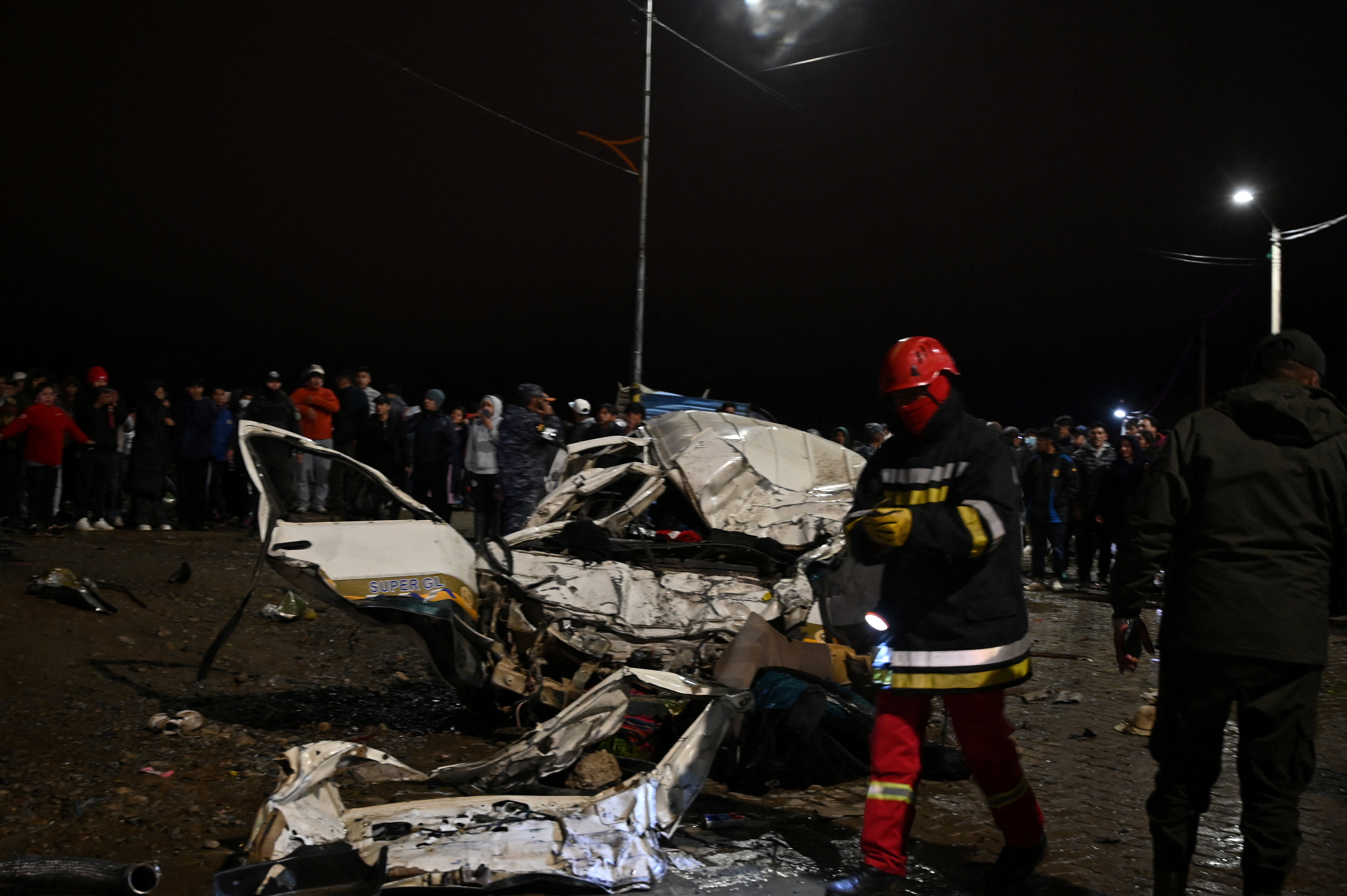 May bay cho tien roi o Bolivia, hien truong tan hoang hinh anh