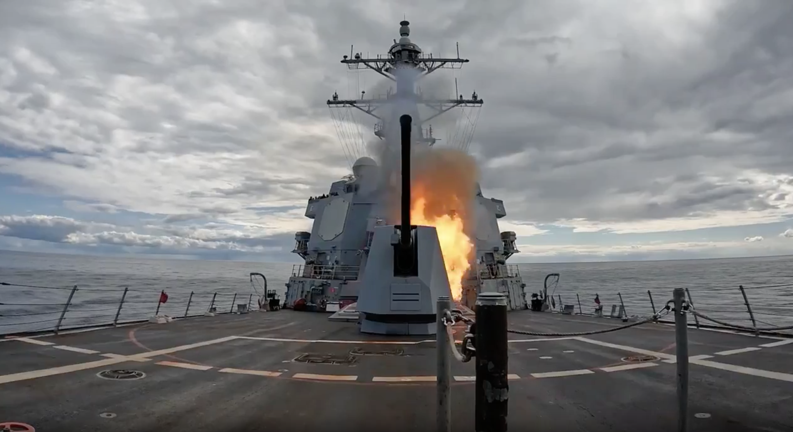 Chien ham My phong ten lua vao tru so Ve binh Cach mang Hoi giao Iran hinh anh