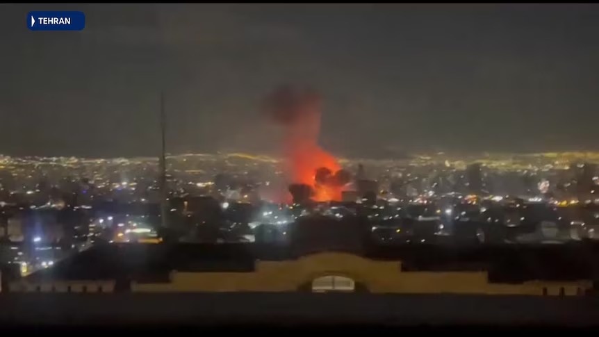 Qua cau lua bung len gan tru so dai truyen hinh nha nuoc Iran hinh anh