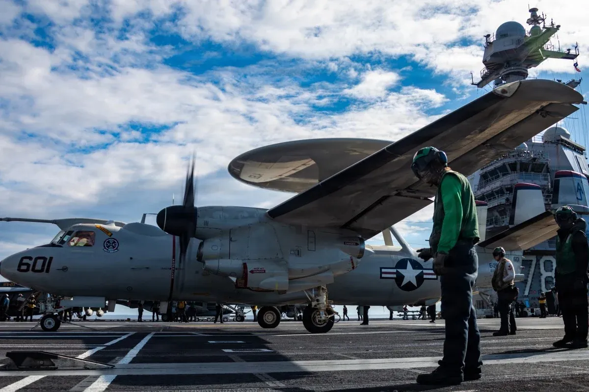 Phap mo can cu cho My hien dien quan su hinh anh