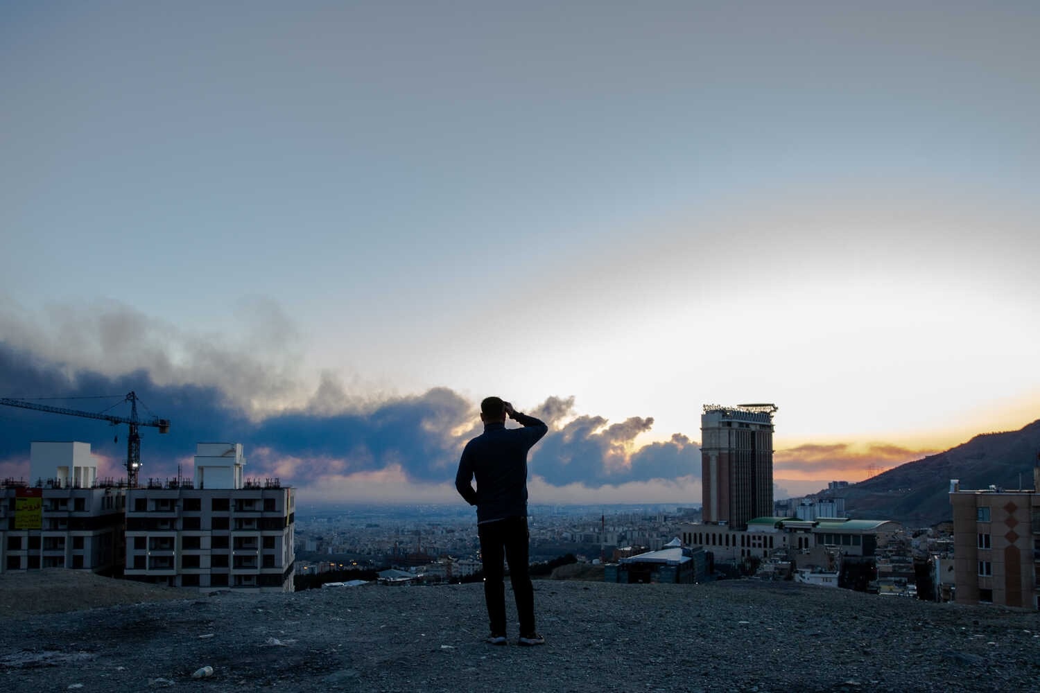 Israel mo lan song khong kich thu 10 nham vao Tehran hinh anh