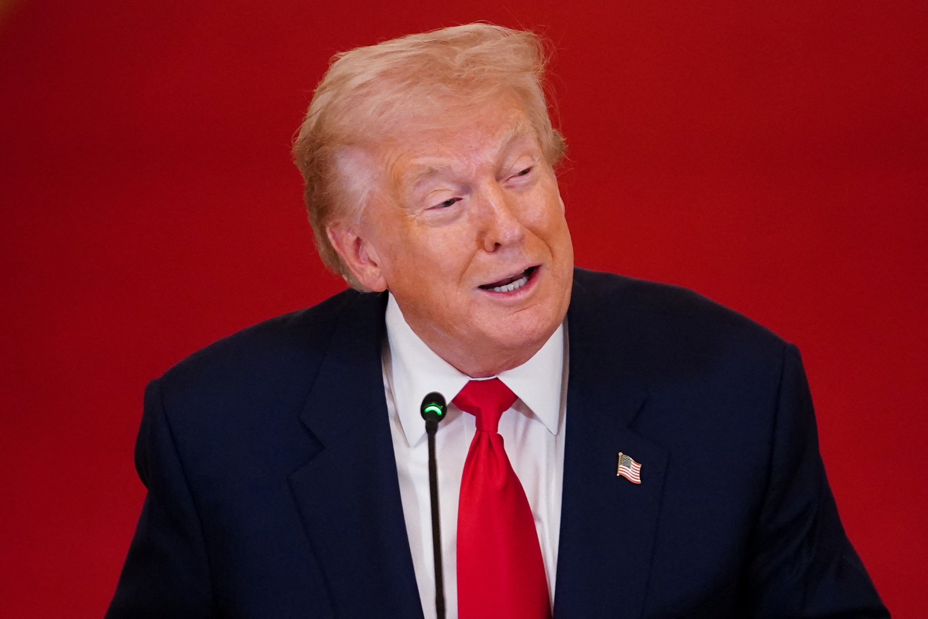 Ong Trump noi Iran 'dau hang' lang gieng, doa tung don danh lon hinh anh