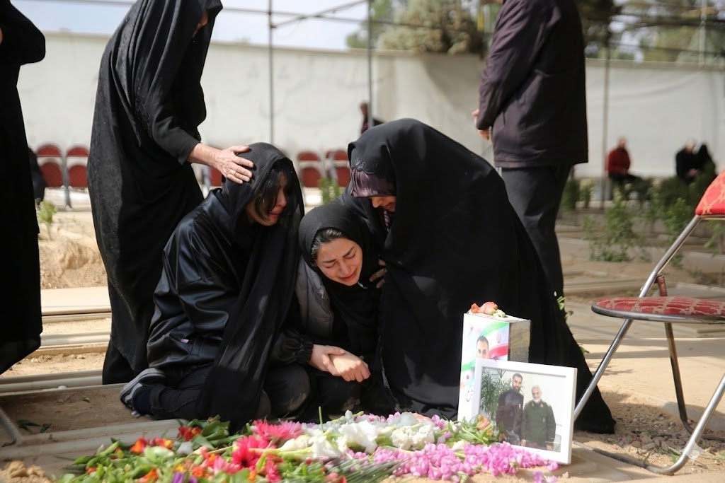Hang loat quan tai phu co tien dua nguoi nga xuong hinh anh