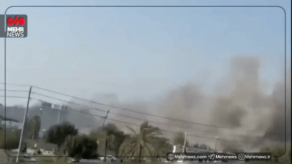 Ông Trump: Iran có tên lửa Tomahawk, nghi vấn vụ đánh bom trường nữ sinh