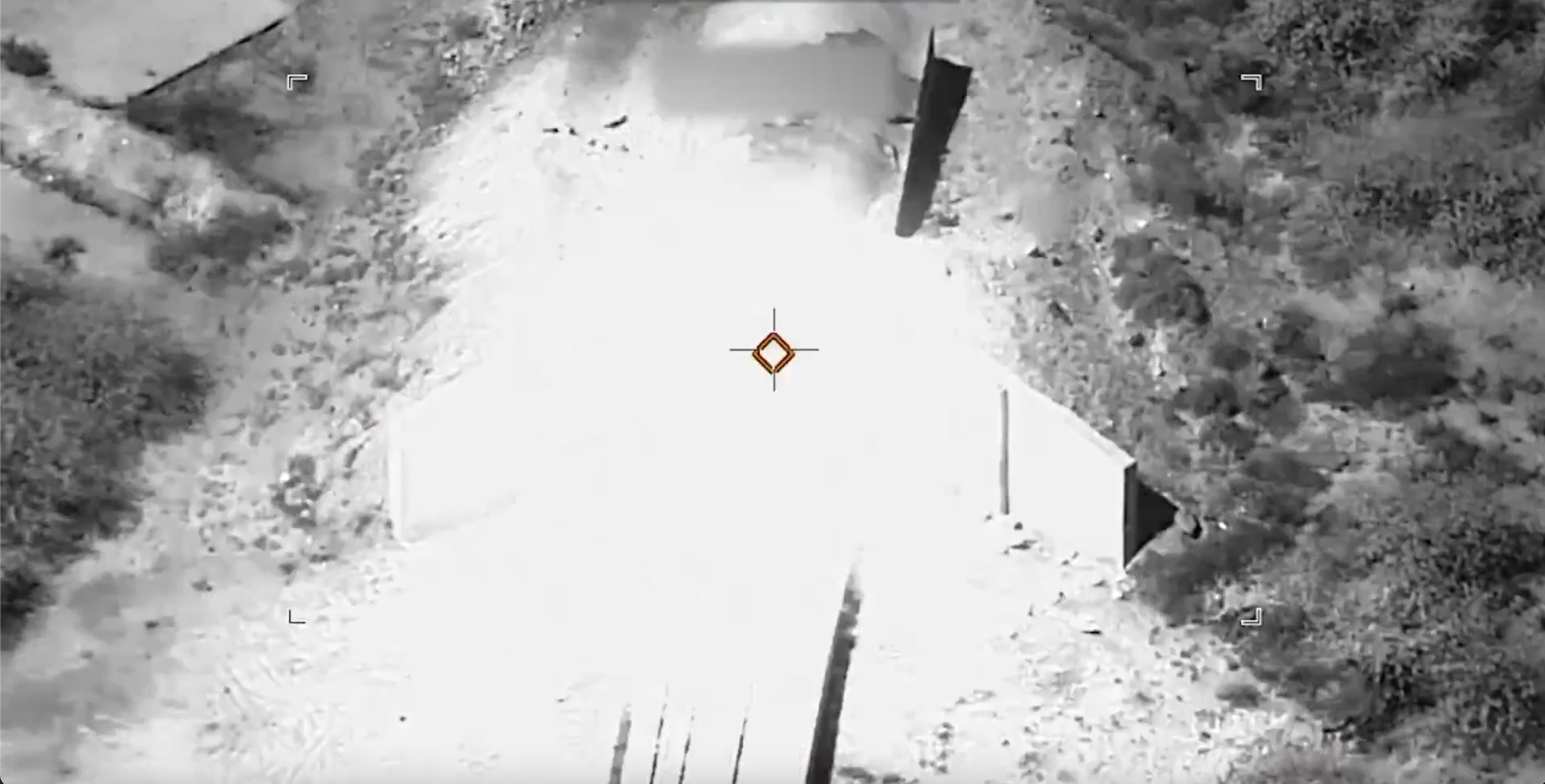 My tung video xoa so cac co so ten lua dan dao va UAV Iran hinh anh