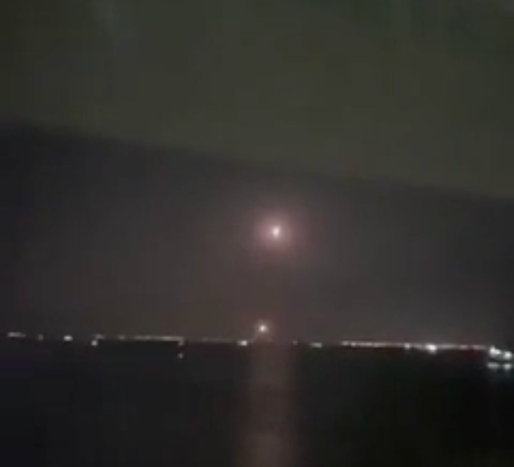 Khoanh khac Patriot UAE khai hoa chan ten lua Iran hinh anh