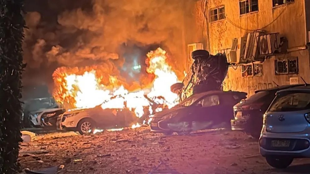 Iran tra dua, phong hang loat ten lua vao Tel Aviv hinh anh