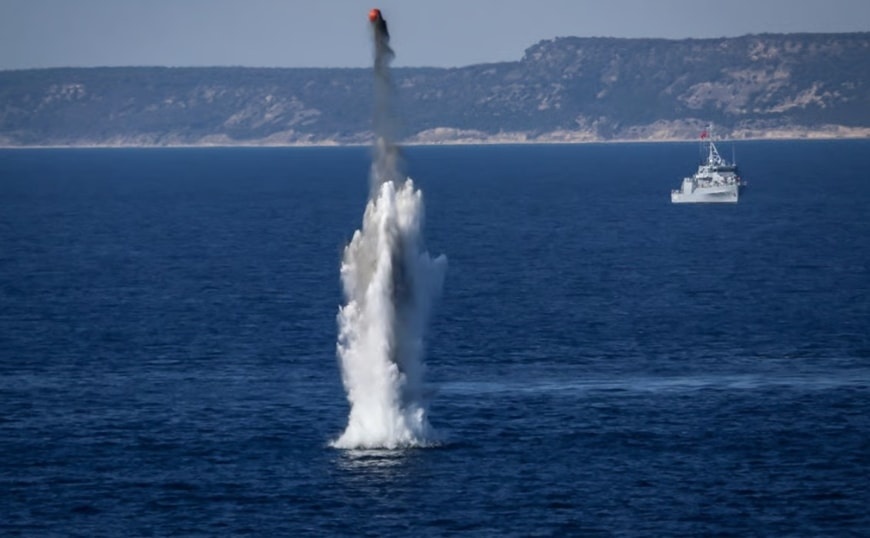 Iran rai thuy loi, Hormuz thanh chien truong? hinh anh