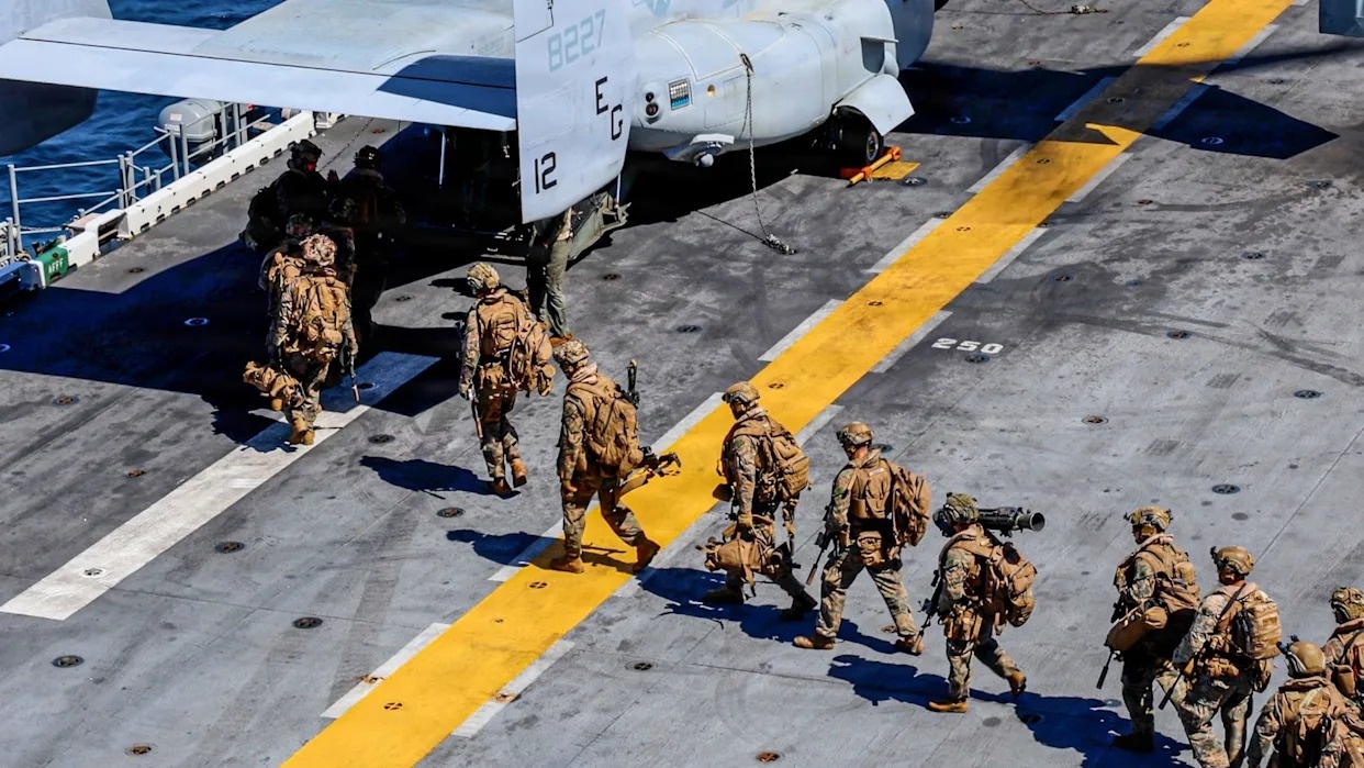 My len ke hoach dua bo binh vao Iran, doa danh sap dao Kharg hinh anh