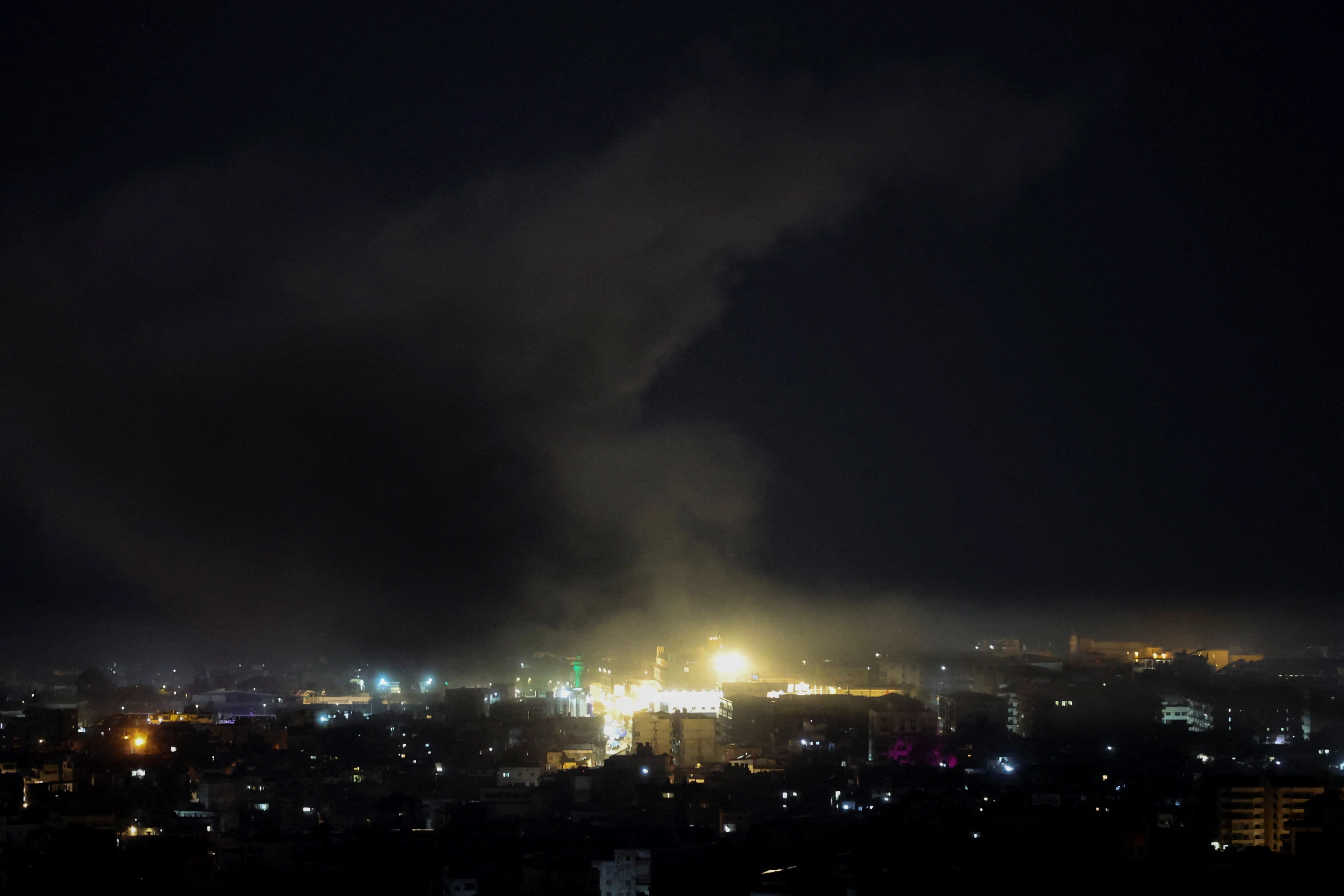 Can canh phong khong Israel danh chan don dap giua dem hinh anh