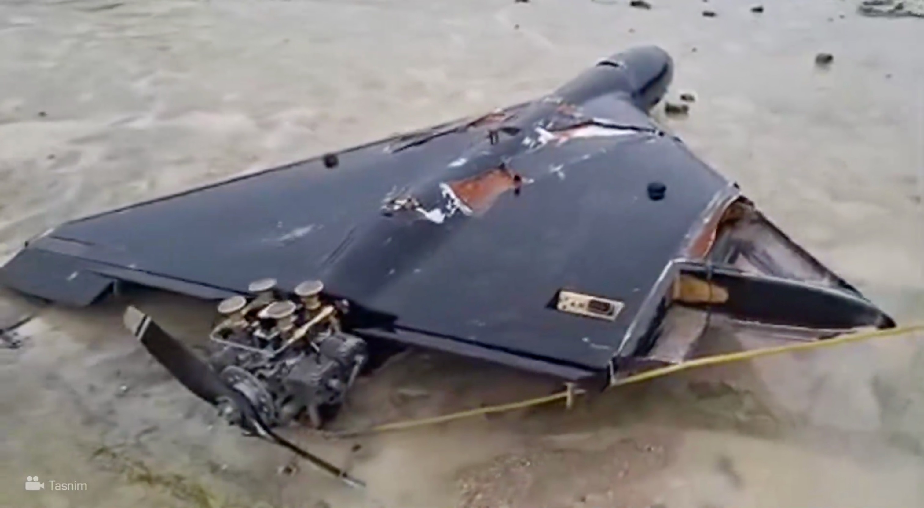 Iran tuyen bo ban ha UAV My tren Vinh Ba Tu hinh anh