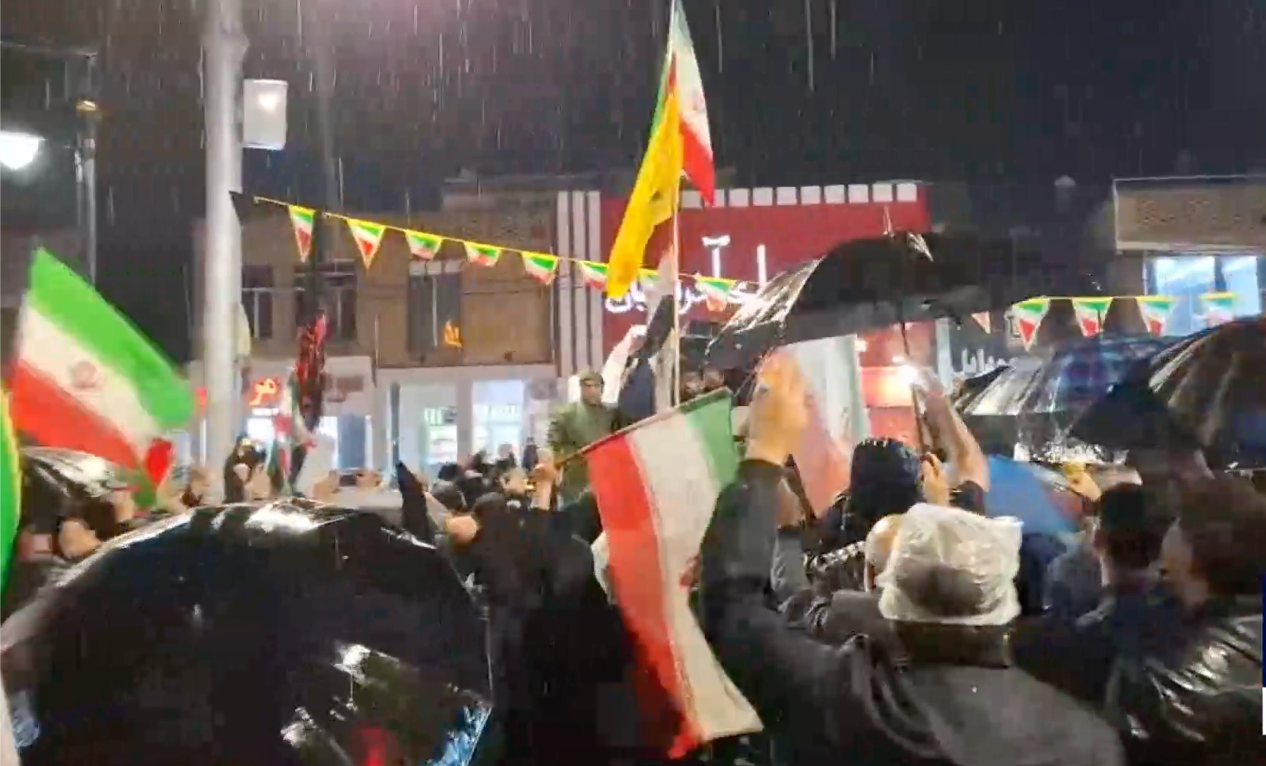 Hang nghin nguoi Iran xuong duong ung ho chinh phu hinh anh