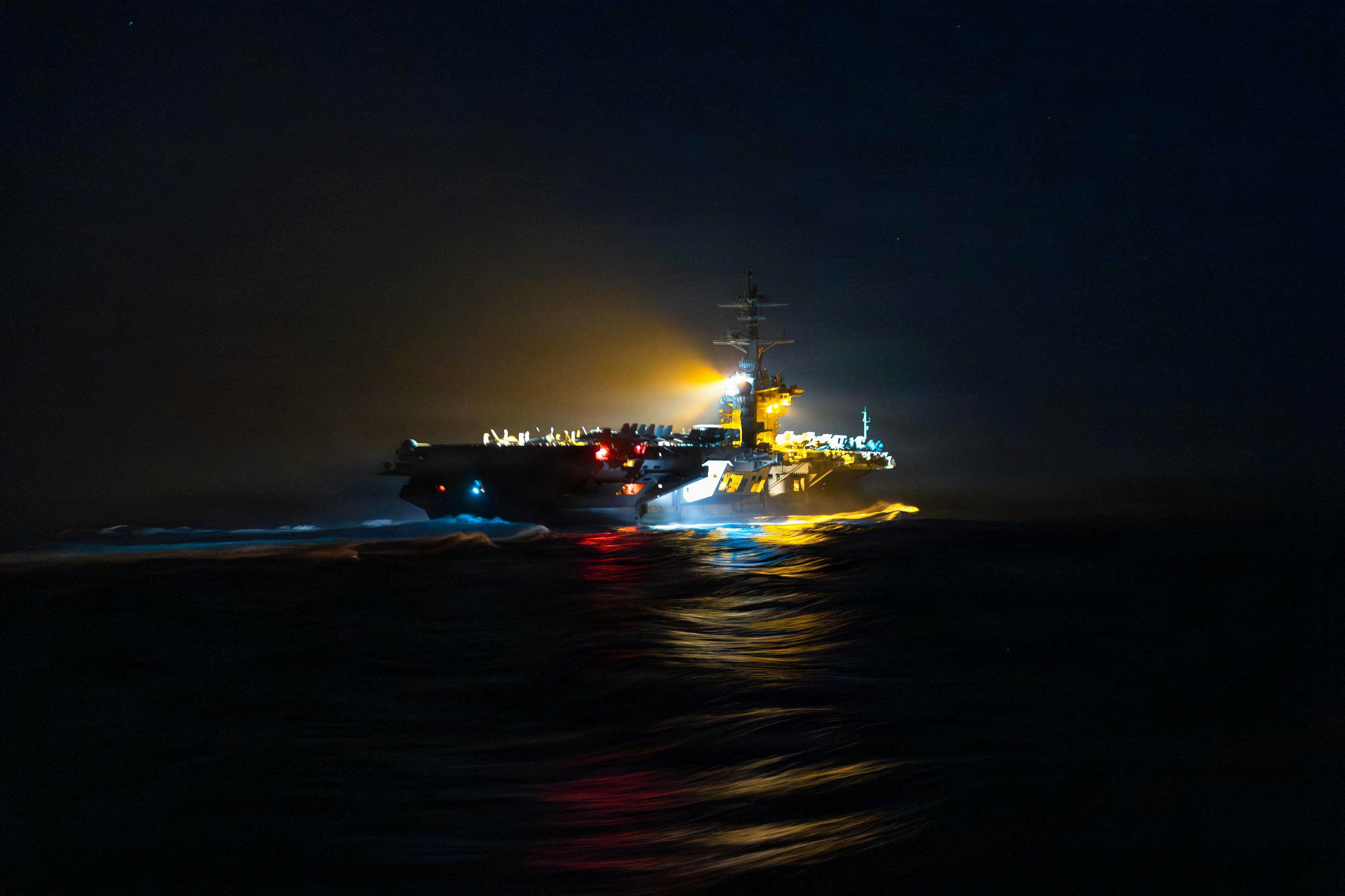 Iran tung video phong ten lua hanh trinh nham vao tau san bay My hinh anh