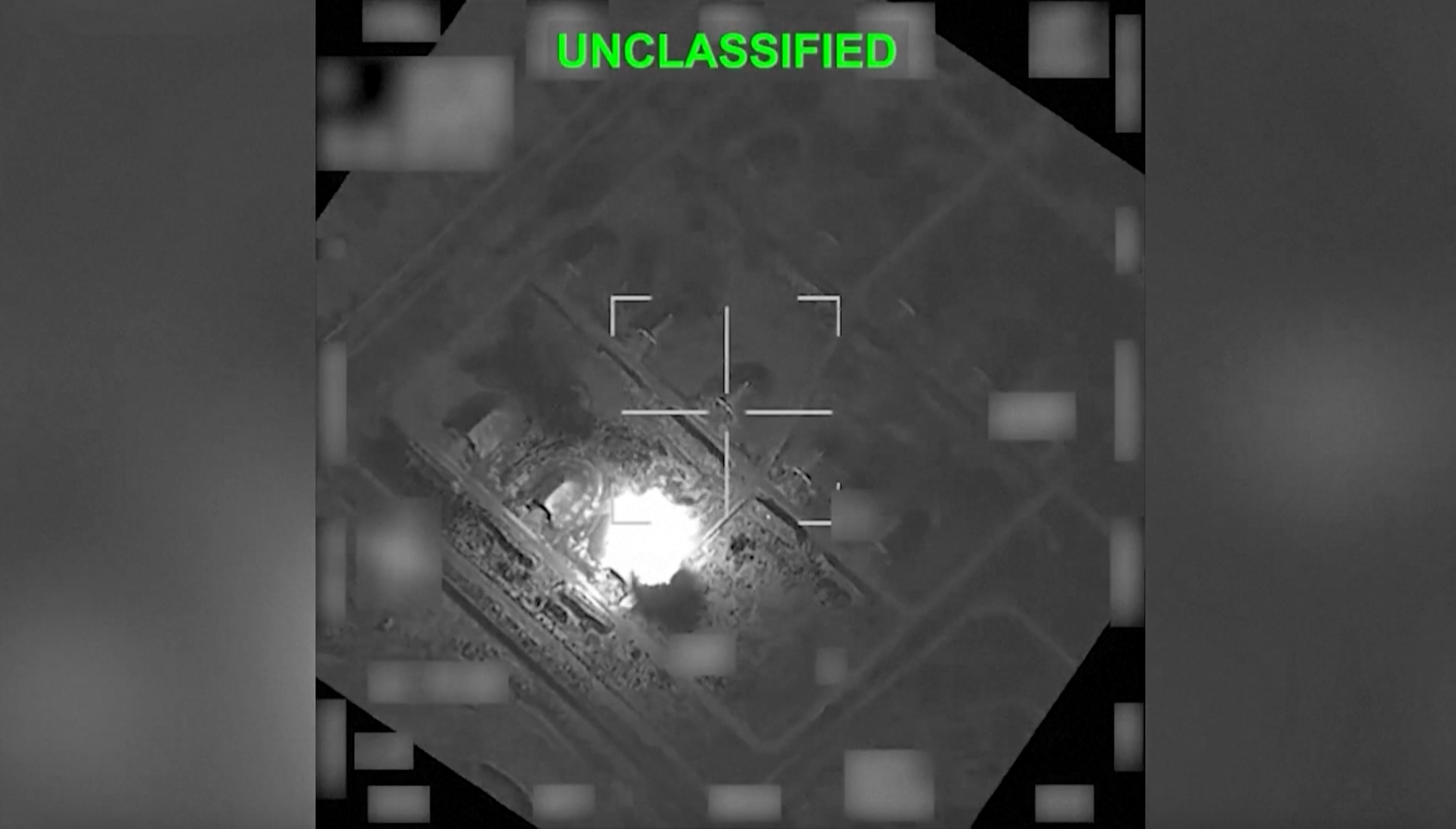 Video My khong kich muc tieu Iran gan san bay Bandar Abbas hinh anh