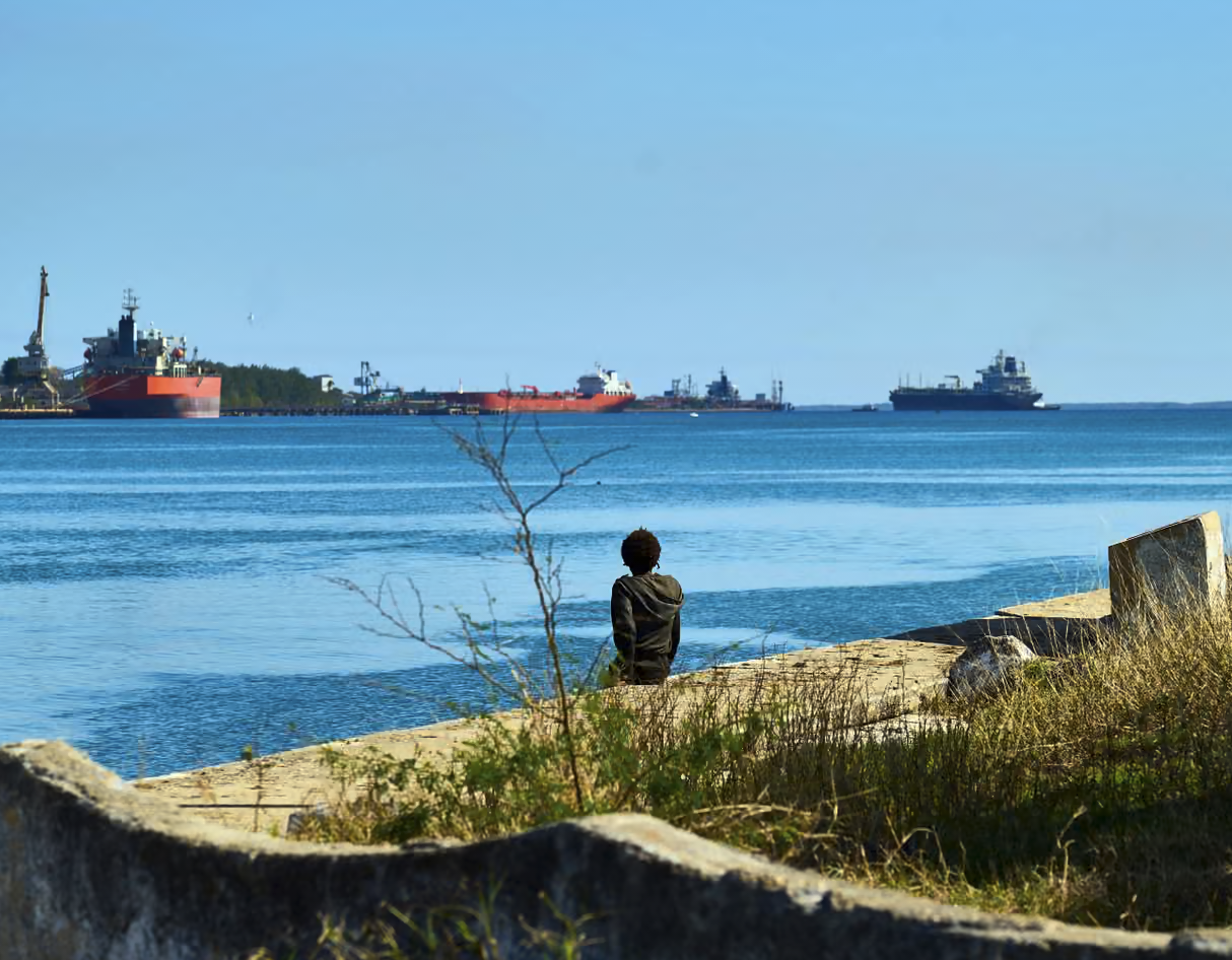 NYT: My cho tau cho dau cua Nga tiep can Cuba hinh anh