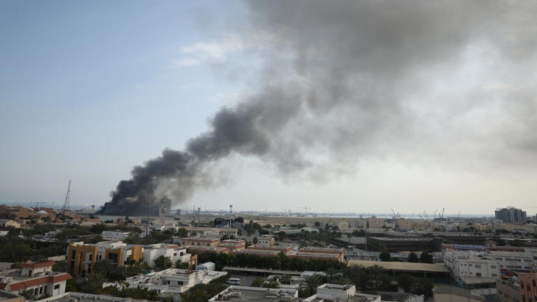 Iran tan cong trung tam du lieu Amazon hinh anh