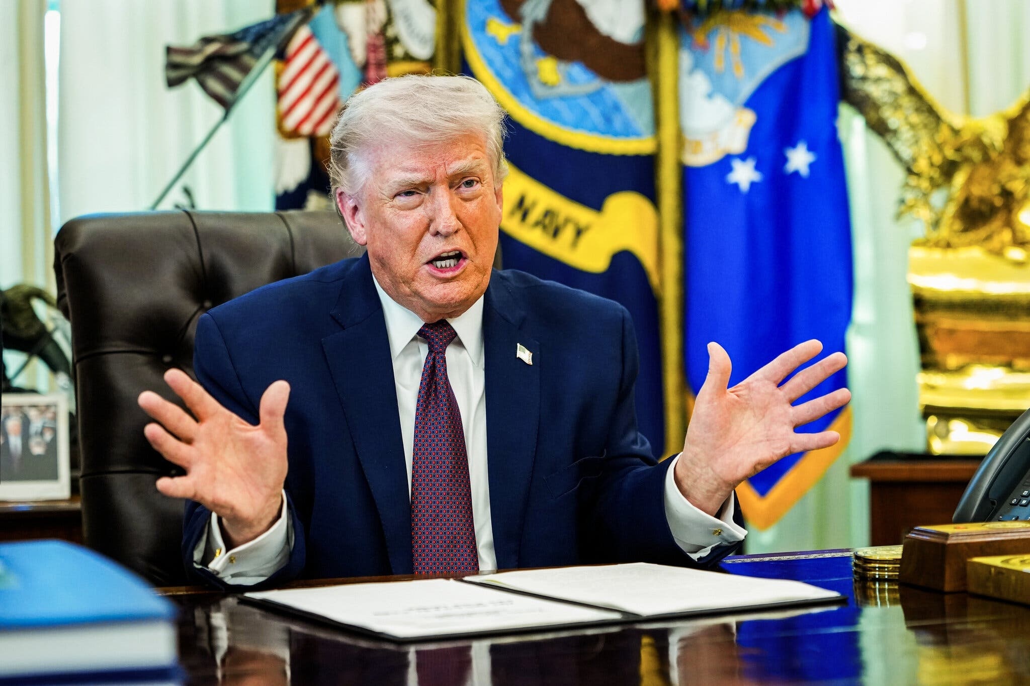 Ong Trump: 'Mo cua eo bien Hormuz, hoac song trong dia nguc' hinh anh