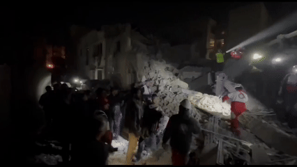 Cuu ho boi dong do nat tim nan nhan tai Iran hinh anh