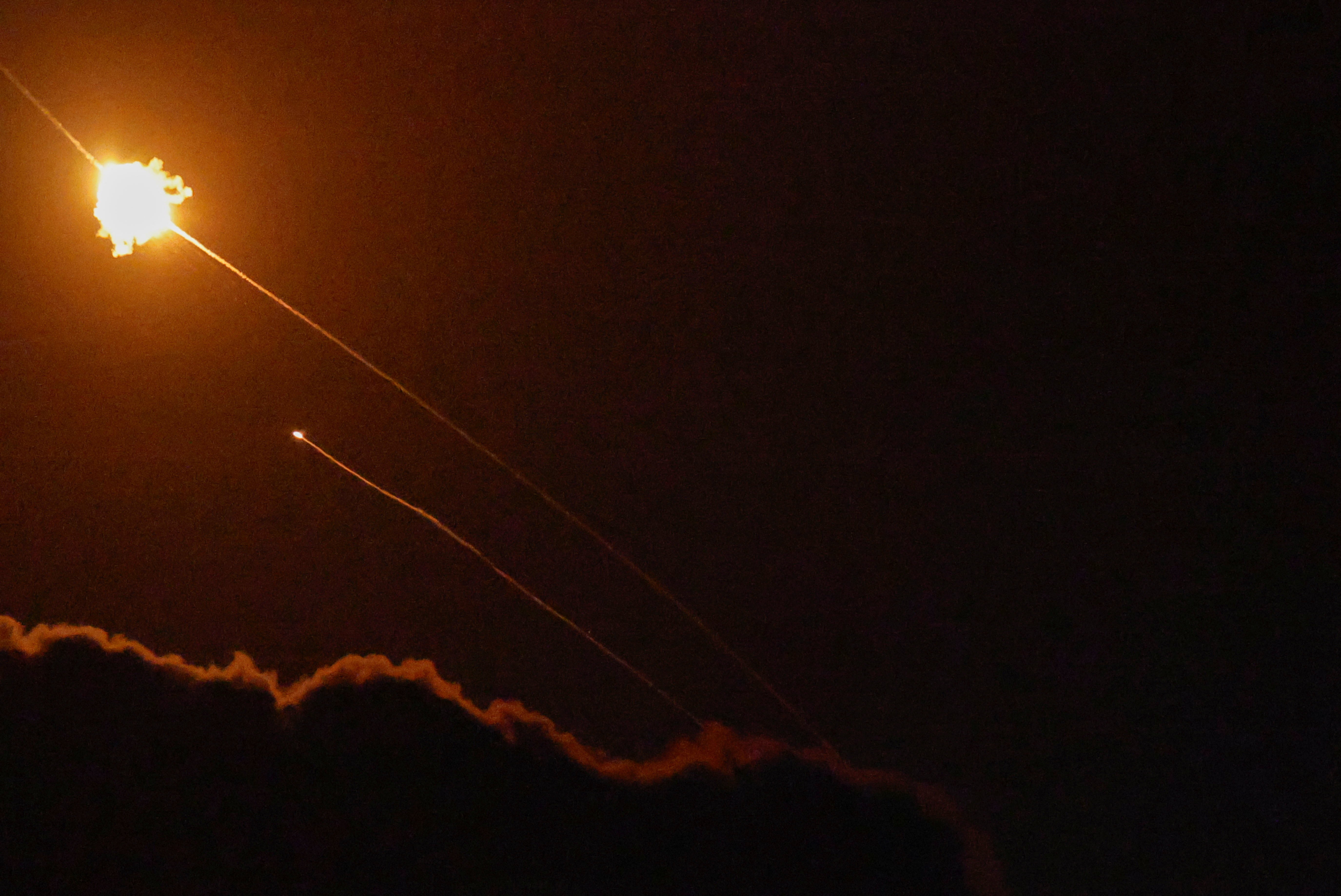 Israel hung loat ten lua sau tuyen bo ngung ban hinh anh