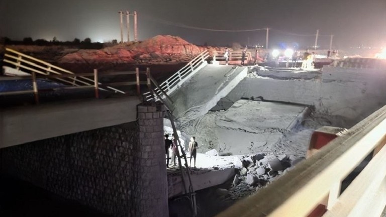 Hạ tầng dân sự Iran hứng đòn không kích của Mỹ
