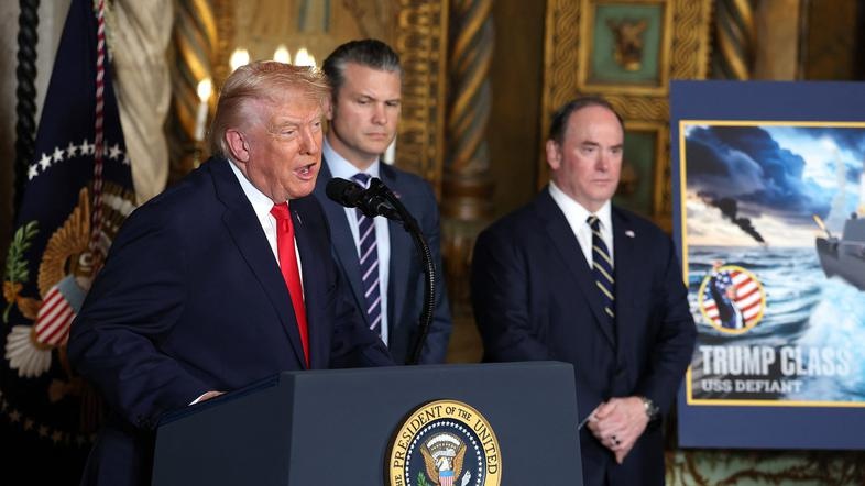 Hau truong phe truat Bo truong Hai quan My hinh anh