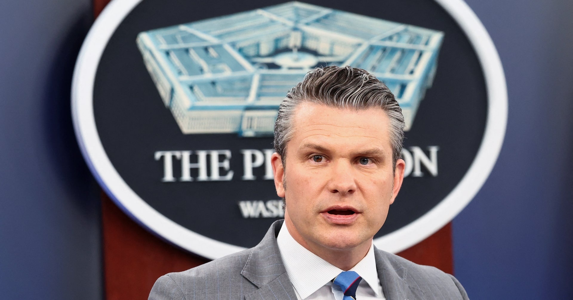 Bo truong Chien tranh My truc tiep ra toi hau thu voi Iran hinh anh