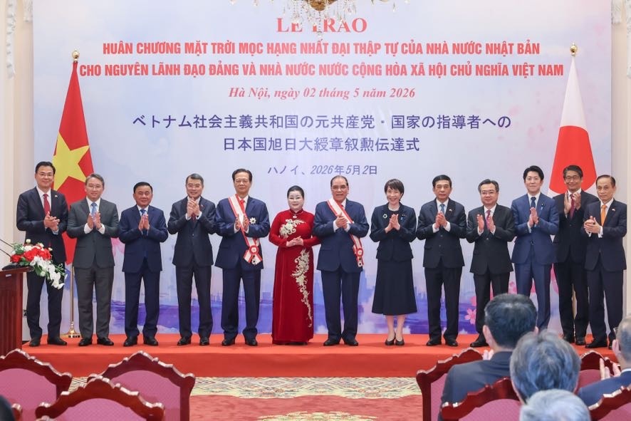 Huan chuong Mat troi moc anh 2