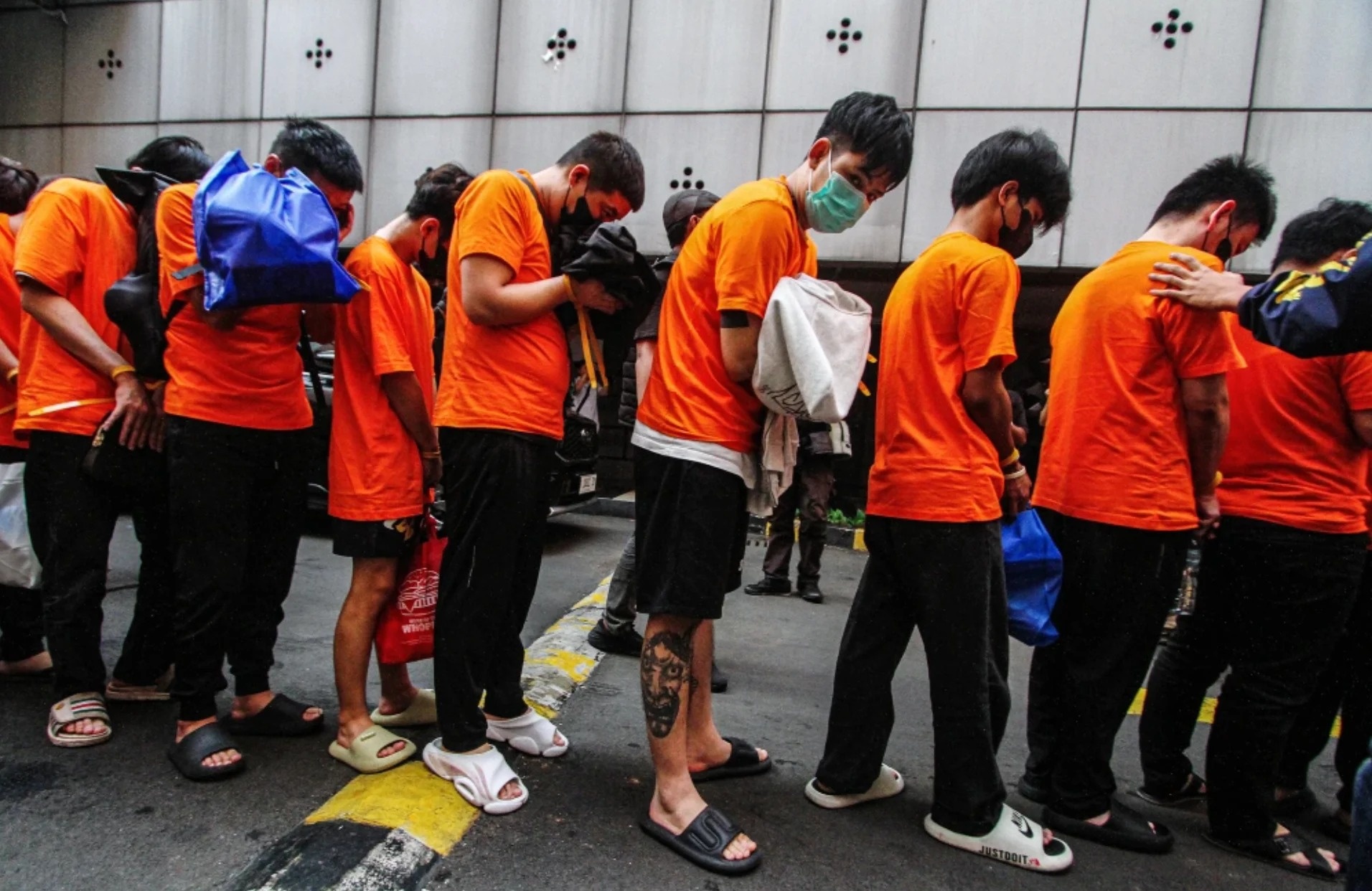 Viet Nam len tieng vu cong dan bi bat giu o Campuchia, Indonesia hinh anh