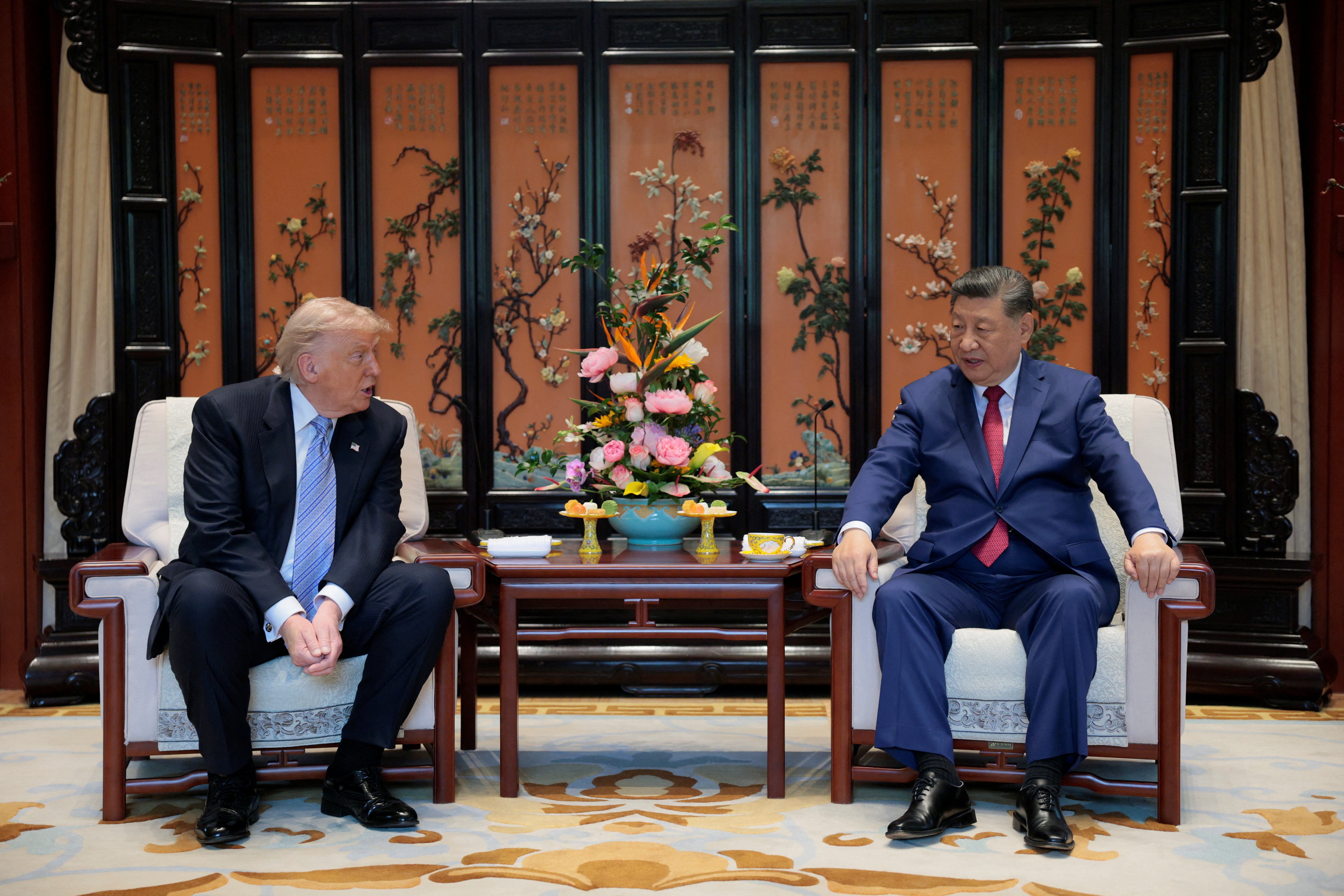 Chu tich Tap Can Binh va TT My Trump phat tin hieu tan bang quan he hinh anh
