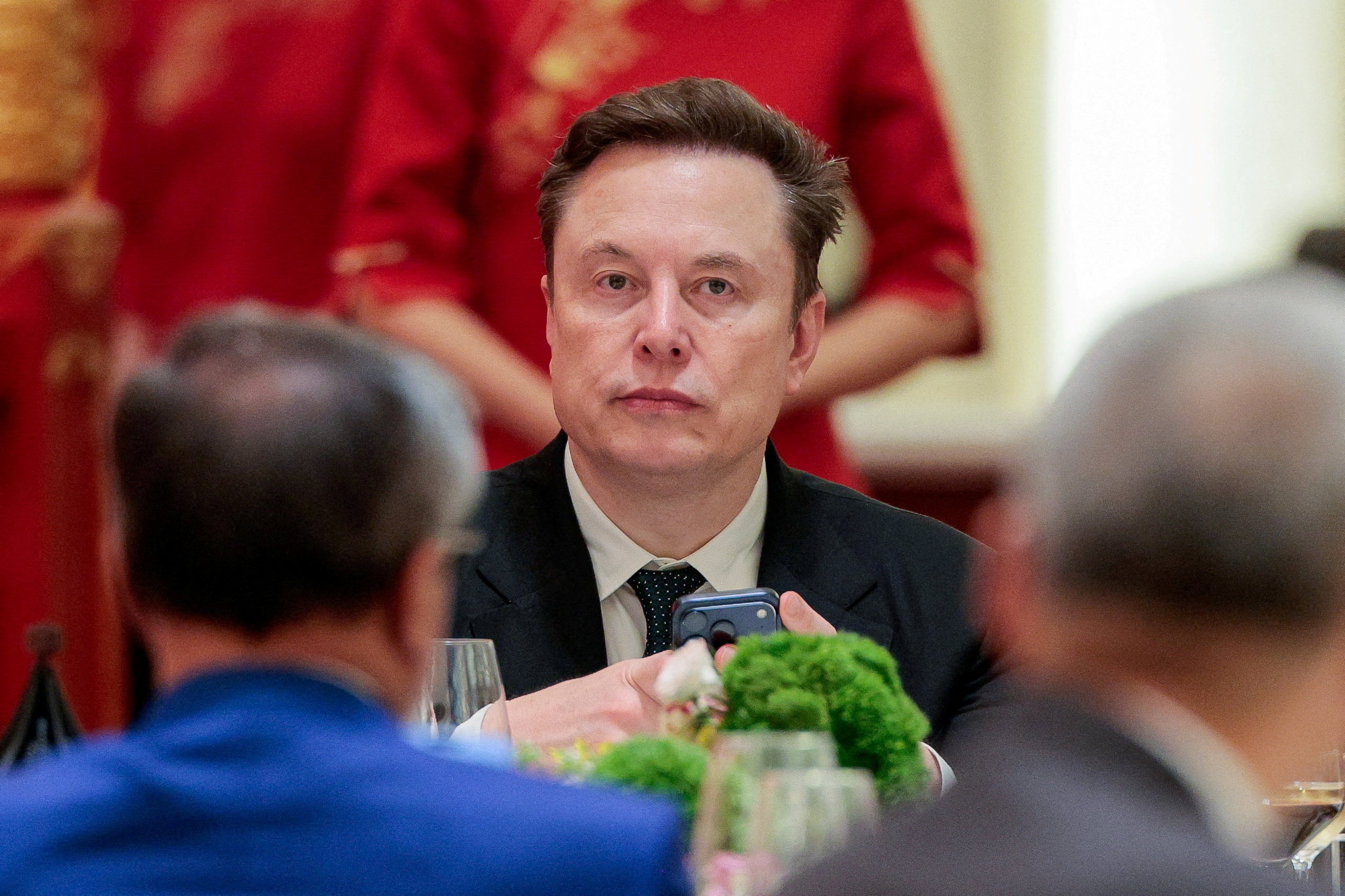 Nguoi Trung Quoc 'vua gian, vua yeu' Elon Musk hinh anh
