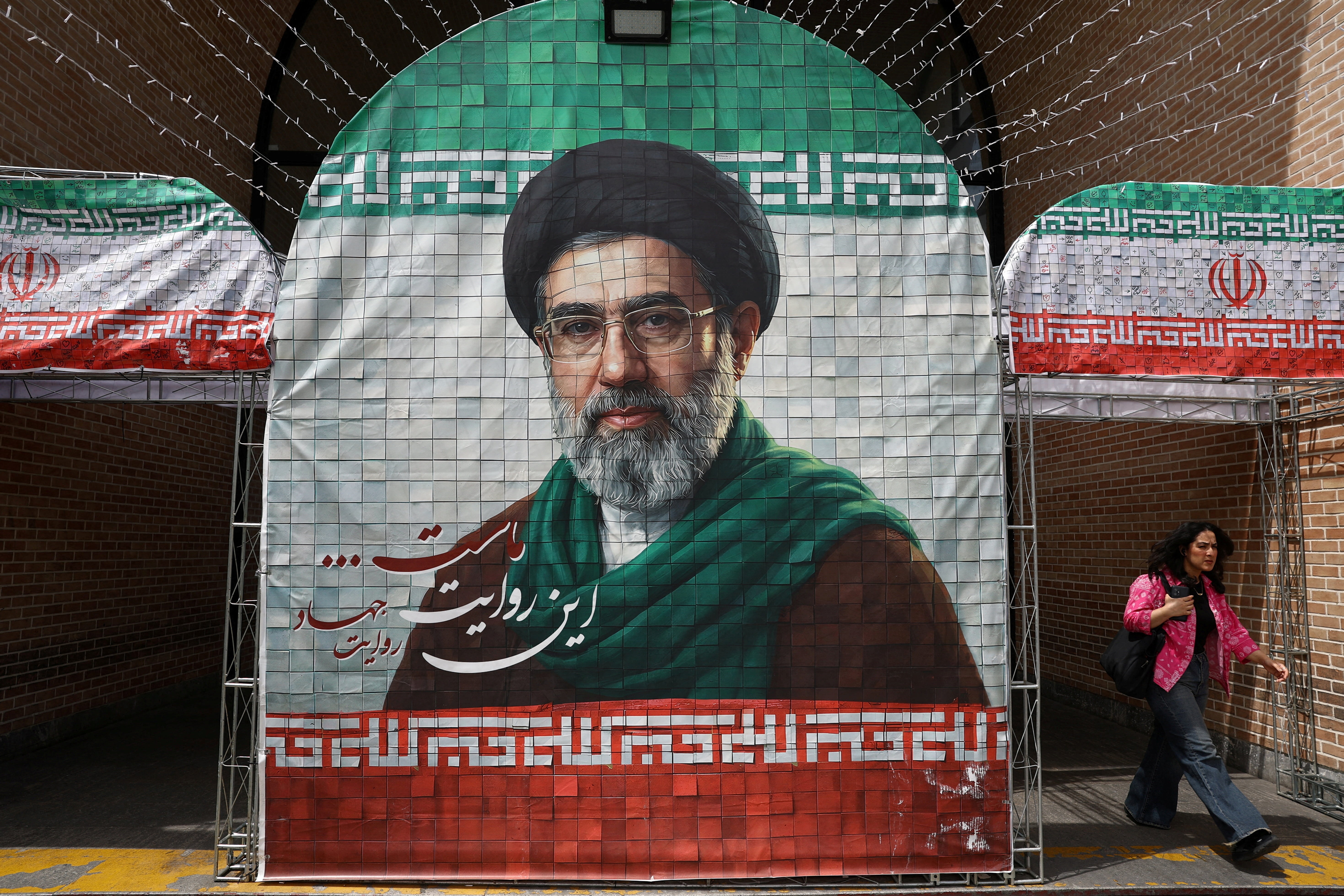 My he lo vai tro ngay cang lon cua Lanh tu Toi cao Iran hinh anh