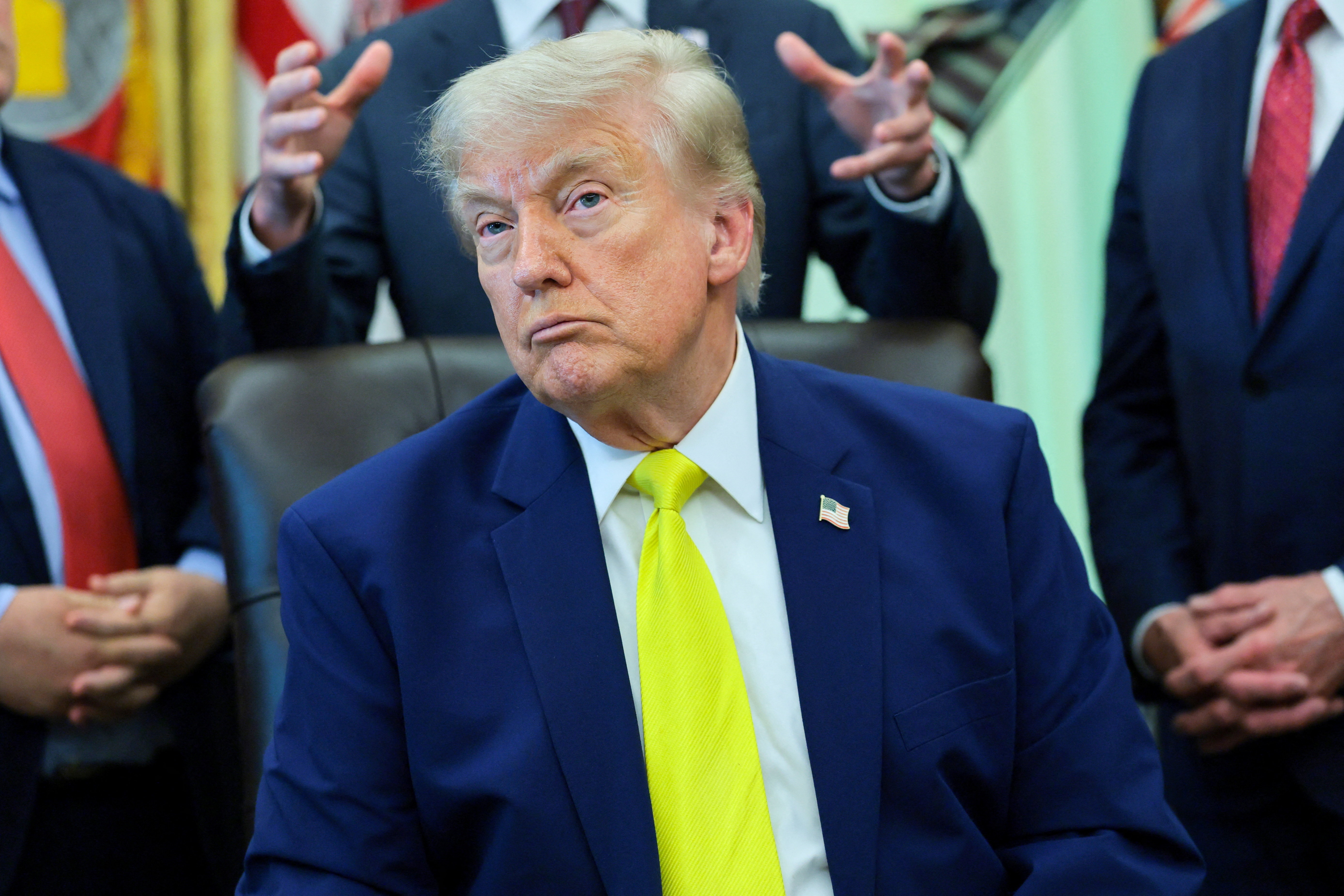 Ong Trump de ngo kha nang gap Lanh tu Toi cao Iran hinh anh