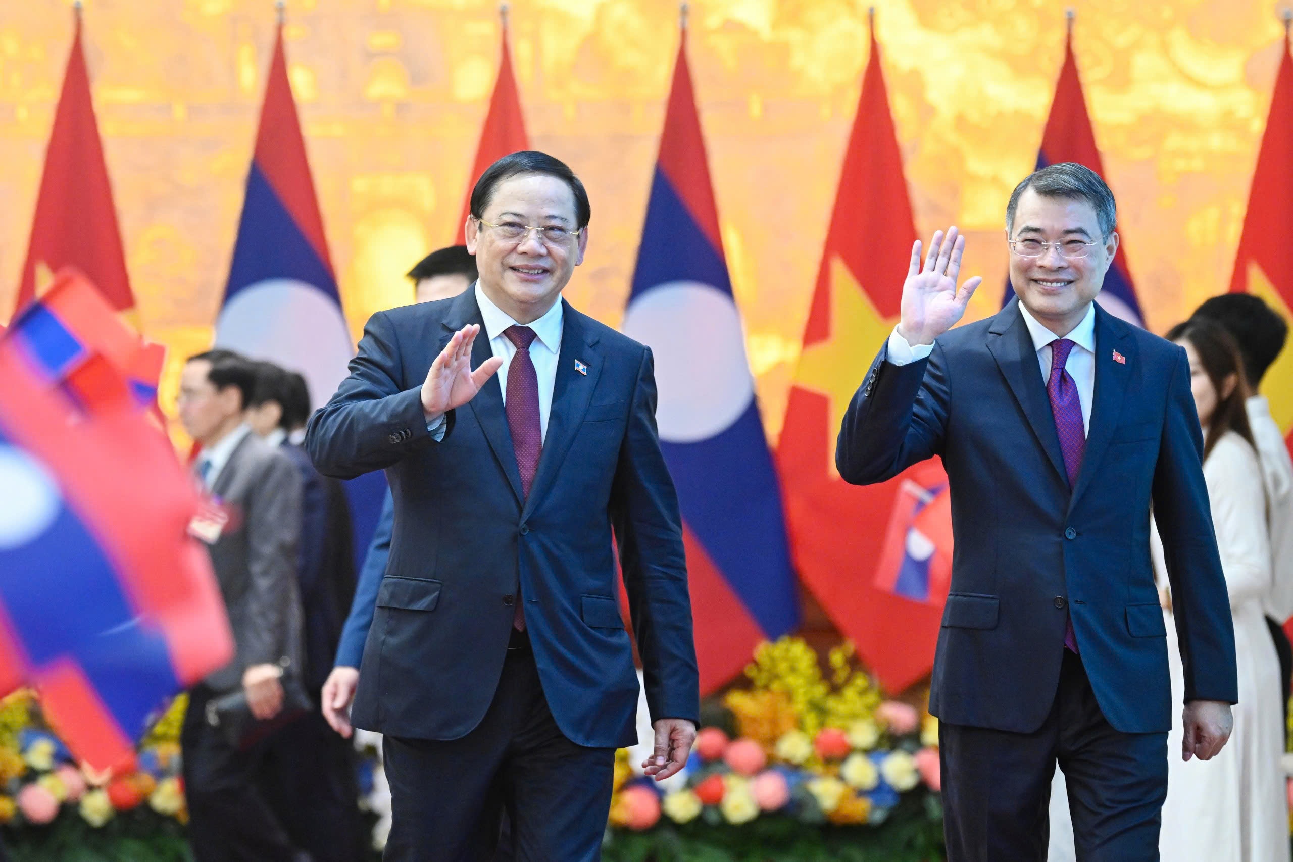 Thu tuong Le Minh Hung chu tri le don chinh thuc Thu tuong Lao Sonexay Siphandone hinh anh
