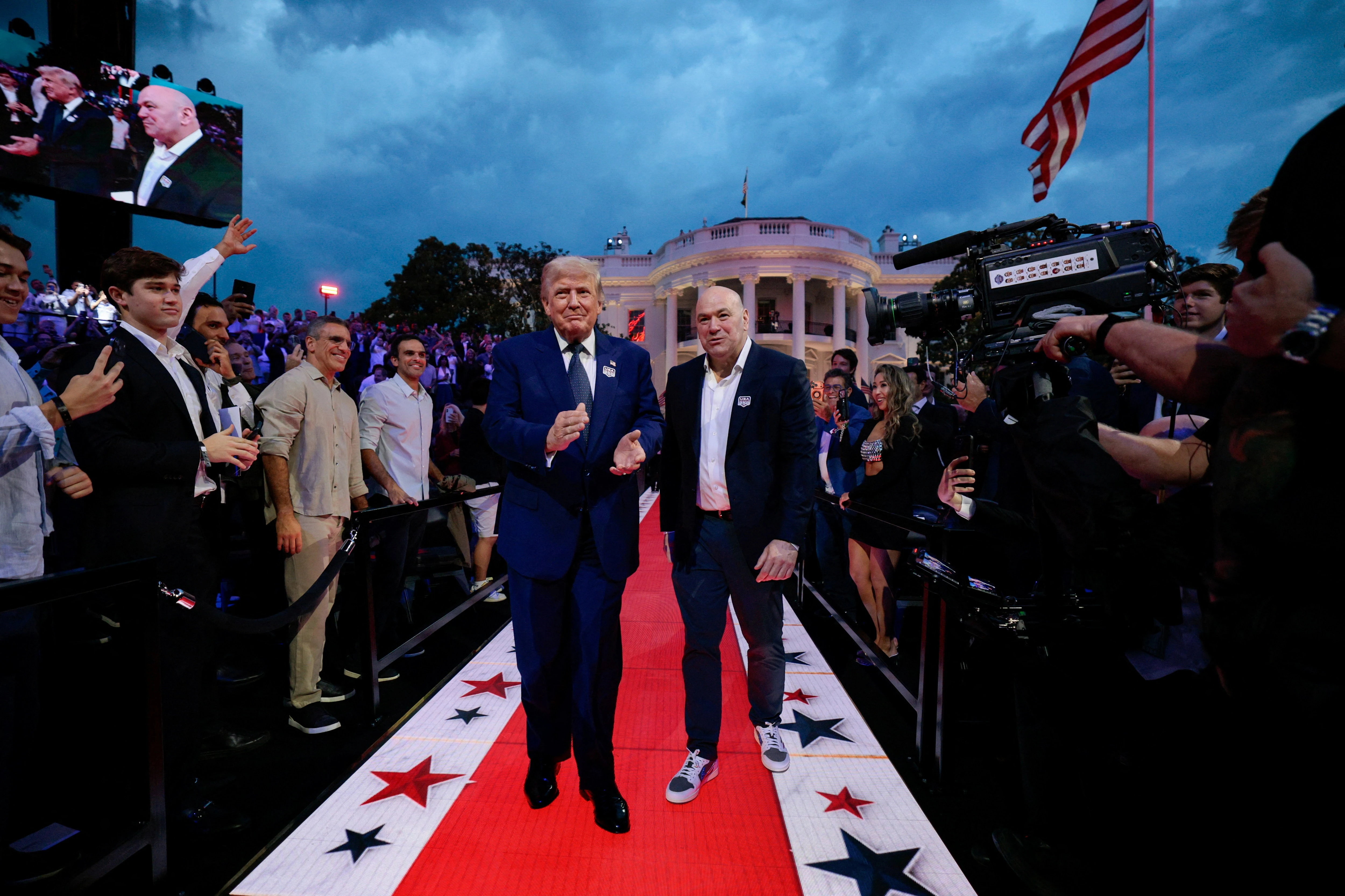 Nha Trang thanh dau truong UFC trong sinh nhat ong Trump hinh anh