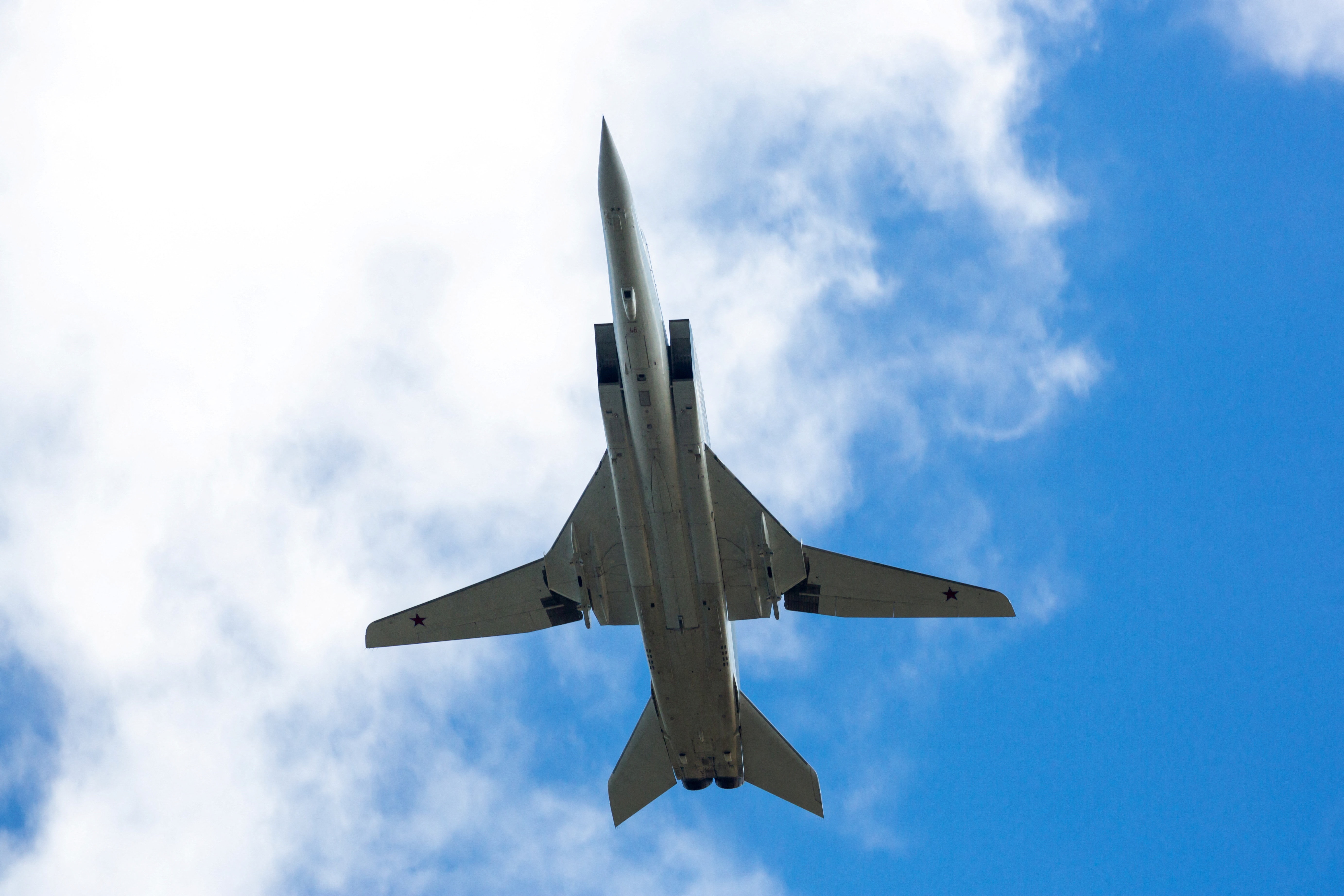 May bay nem bom chien luoc Tu-22M3 cua Nga roi hinh anh
