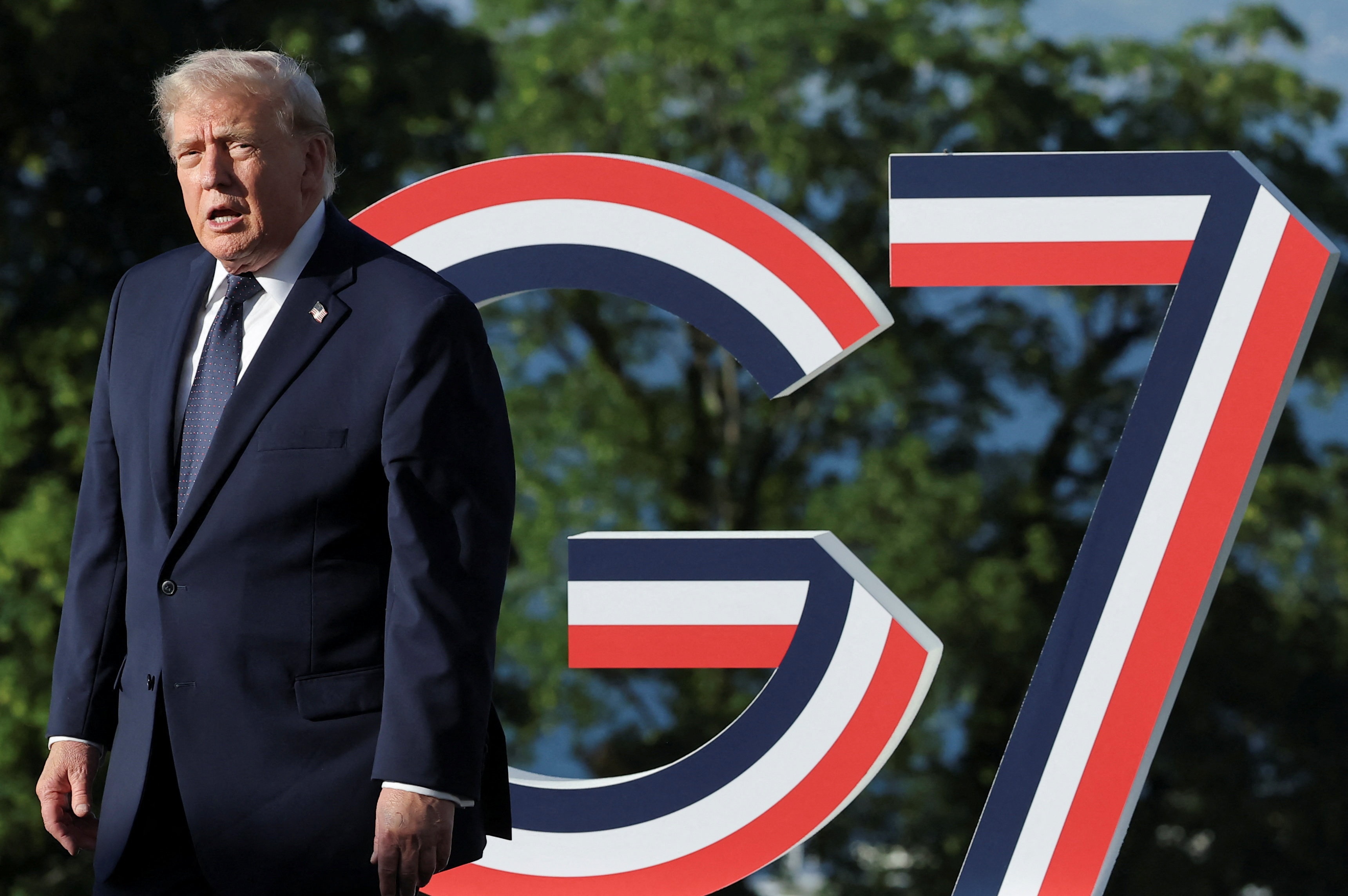 Ong Trump buoc vao 'buoi hop gia dinh guong gao' cua G7 hinh anh