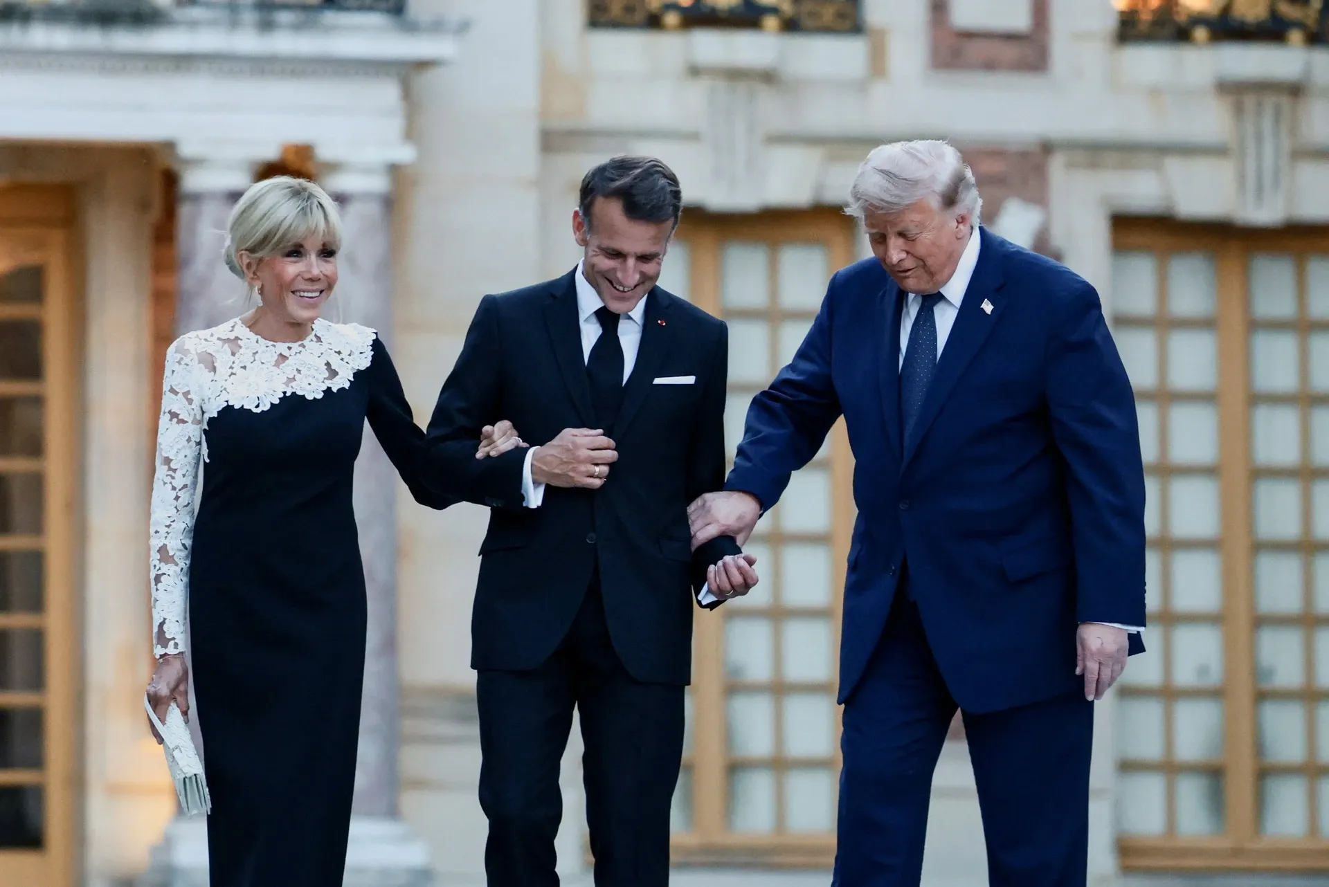 Ong Macron tao 'qua bom ngoai giao' o phut cuoi G7 hinh anh