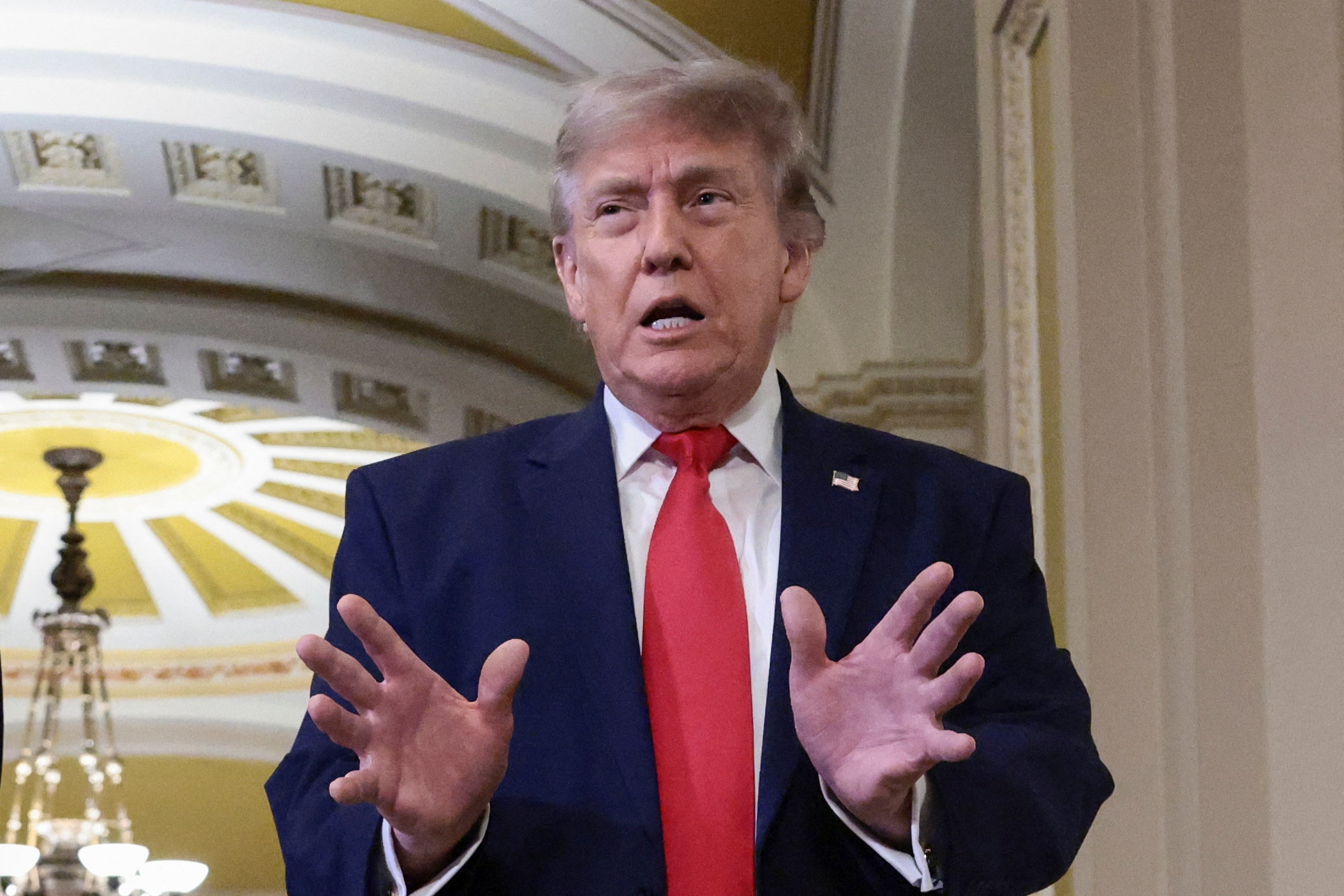 Thuong vien My bac nghi quyet han che ong Trump ve Iran hinh anh