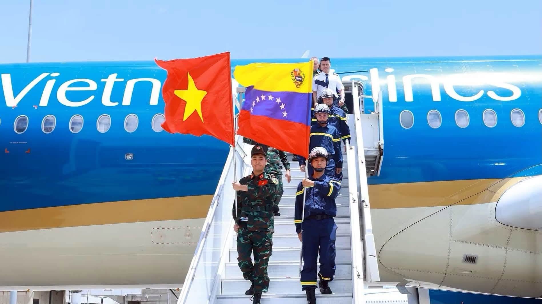 124 can bo cuu ho Viet Nam da den Venezuela hinh anh