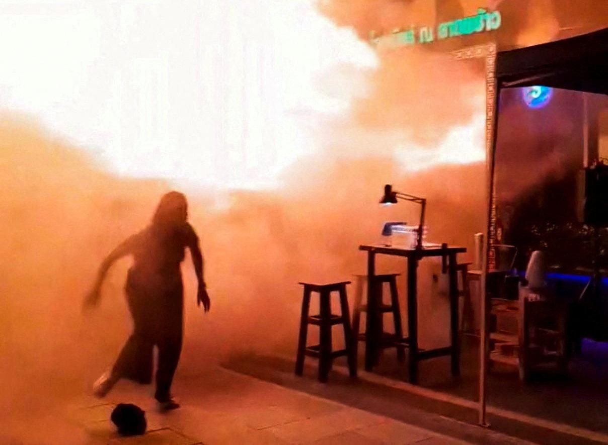 'Không còn lối thoát': Những lời kể ám ảnh từ quán bar cháy ở Bangkok