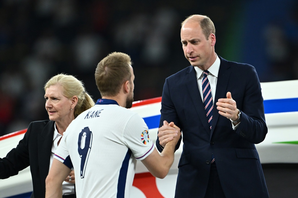 Hoàng tử William động viên tuyển Anh sau cú sốc World Cup