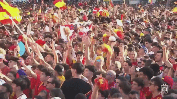 Biển người phủ kín Madrid chào đón nhà vô địch World Cup