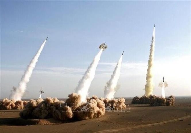 Mỹ đánh chặn tên lửa Iran - GCC nỗ lực hạ nhiệt căng thẳng
